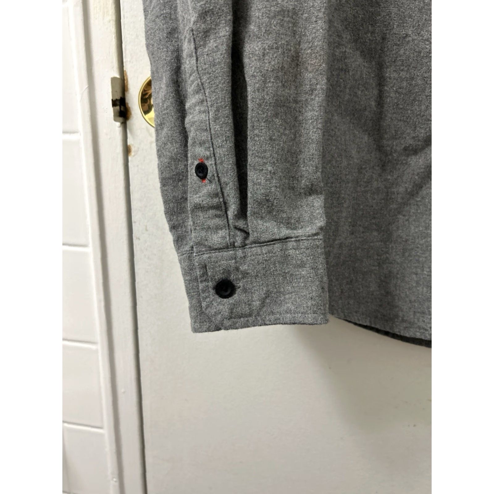 Eddie Bauer VINTAGE? Eddie Bauer Mountain Ops Flannel Shirt Mens M Gray Classic Fit Button Down Size US M / EU 48-50 / 2 - 7 Thumbnail