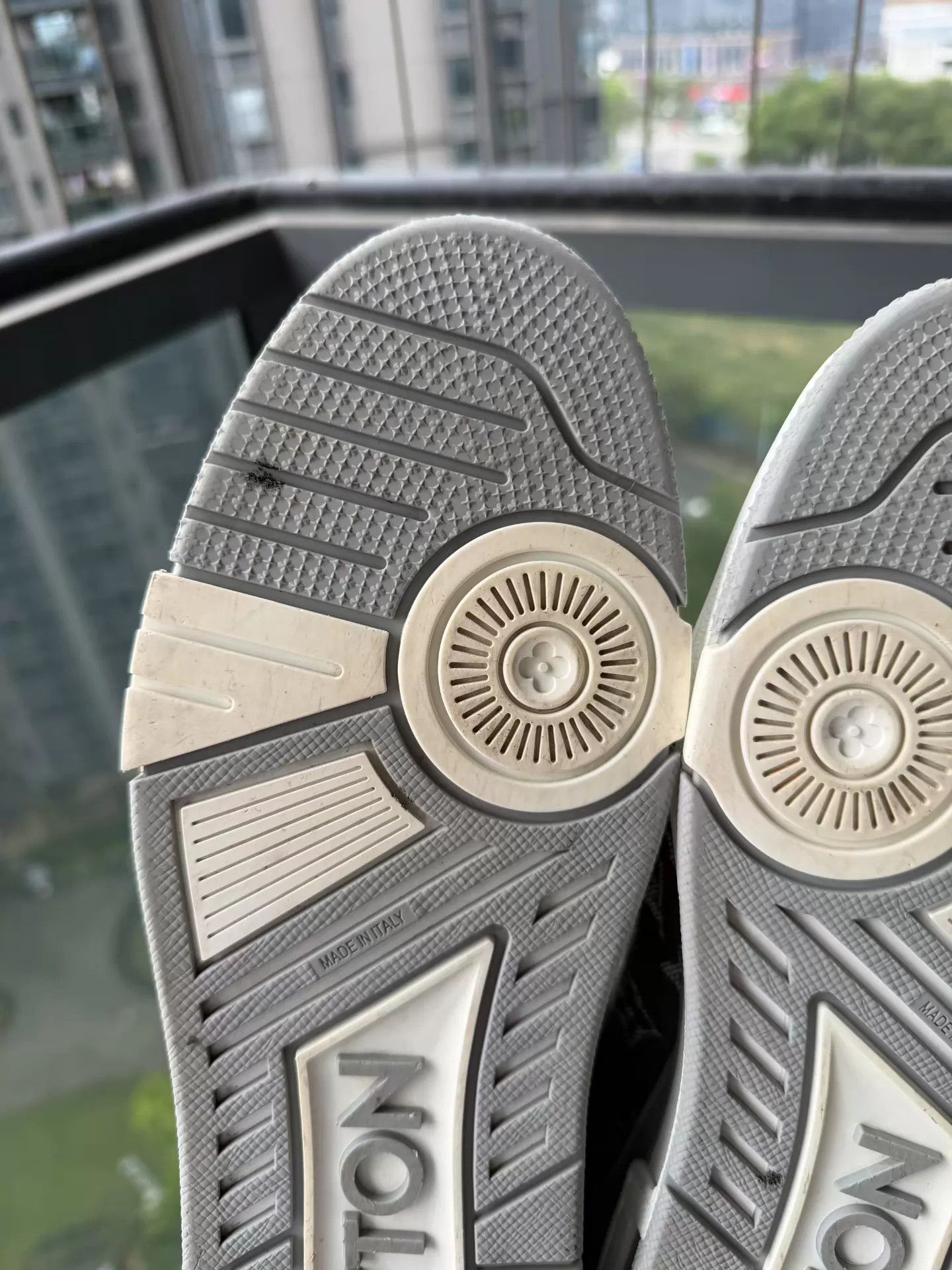Louis Vuitton Louis Vuitton Gray/White Denim Trainer 98 New 43 Size US 10 / EU 43 - 9 Thumbnail