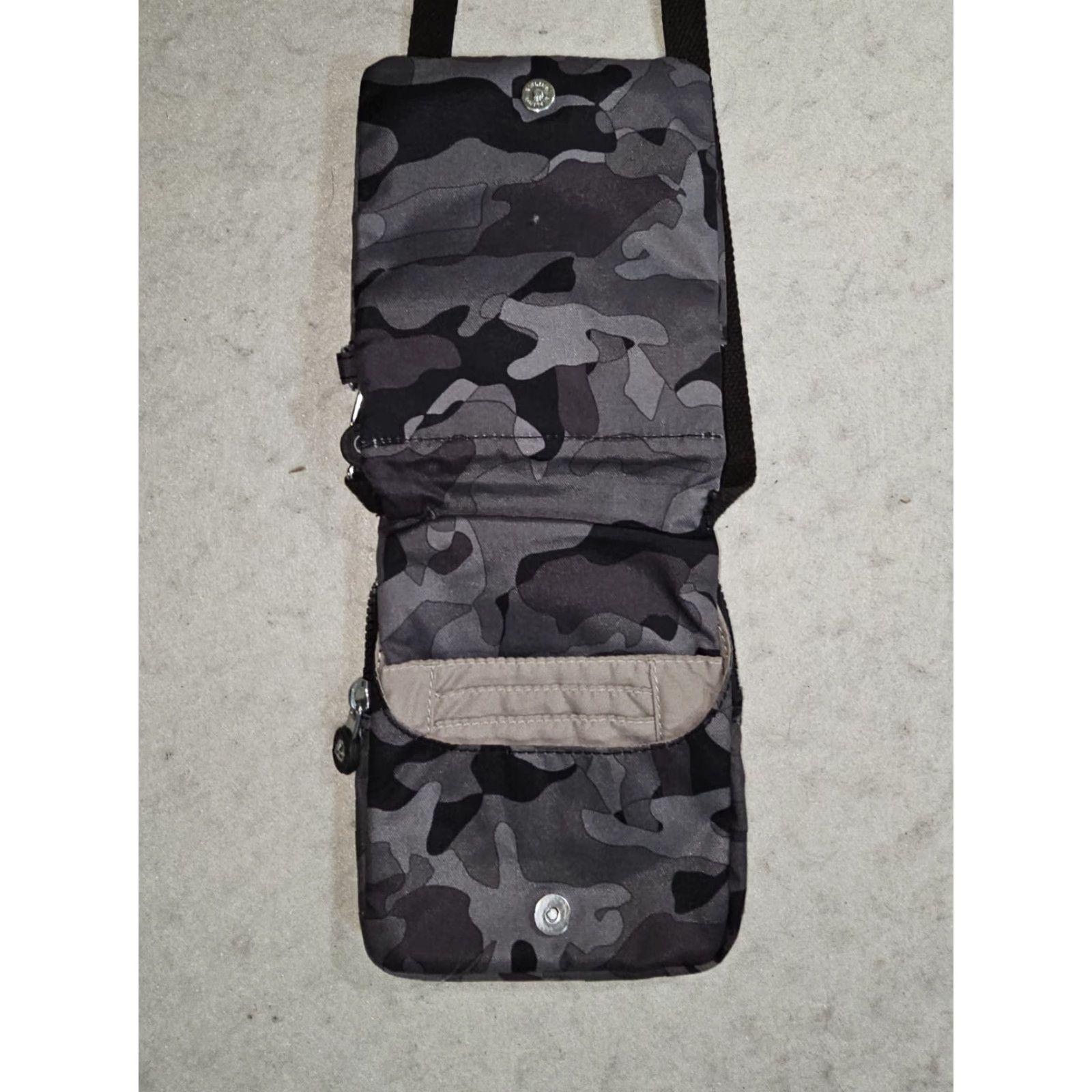 Vintage Kipling Signature Camo Fog Eldorado Gray Black Nylon Crossbody Travel Bag - Small Women Gray Camouflage Modern 90s? Size ONE SIZE - 5 Thumbnail