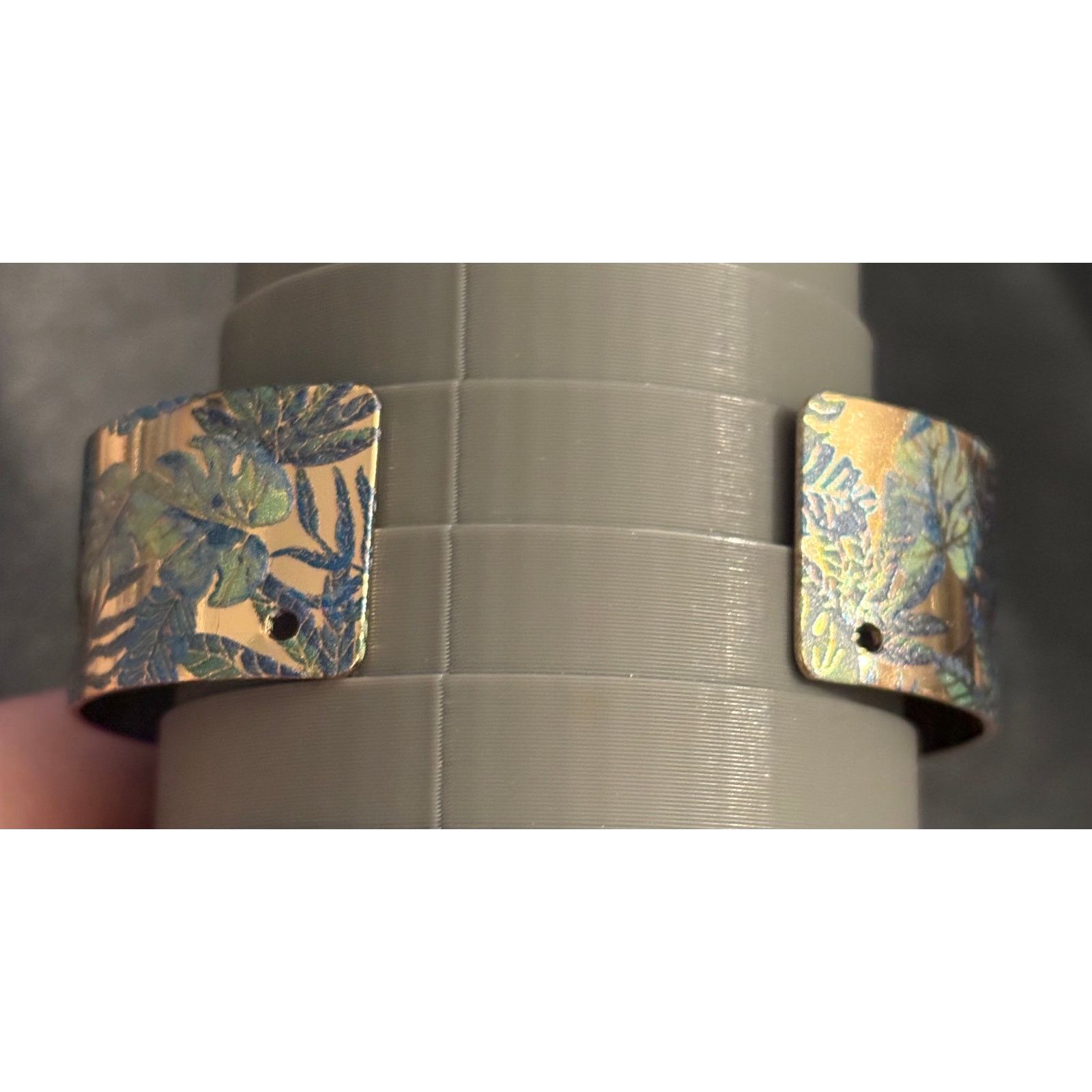 Other Vintage Gold Tone Tropical Leaf Cuff Bracelet Size 7 Size ONE SIZE - 5 Thumbnail