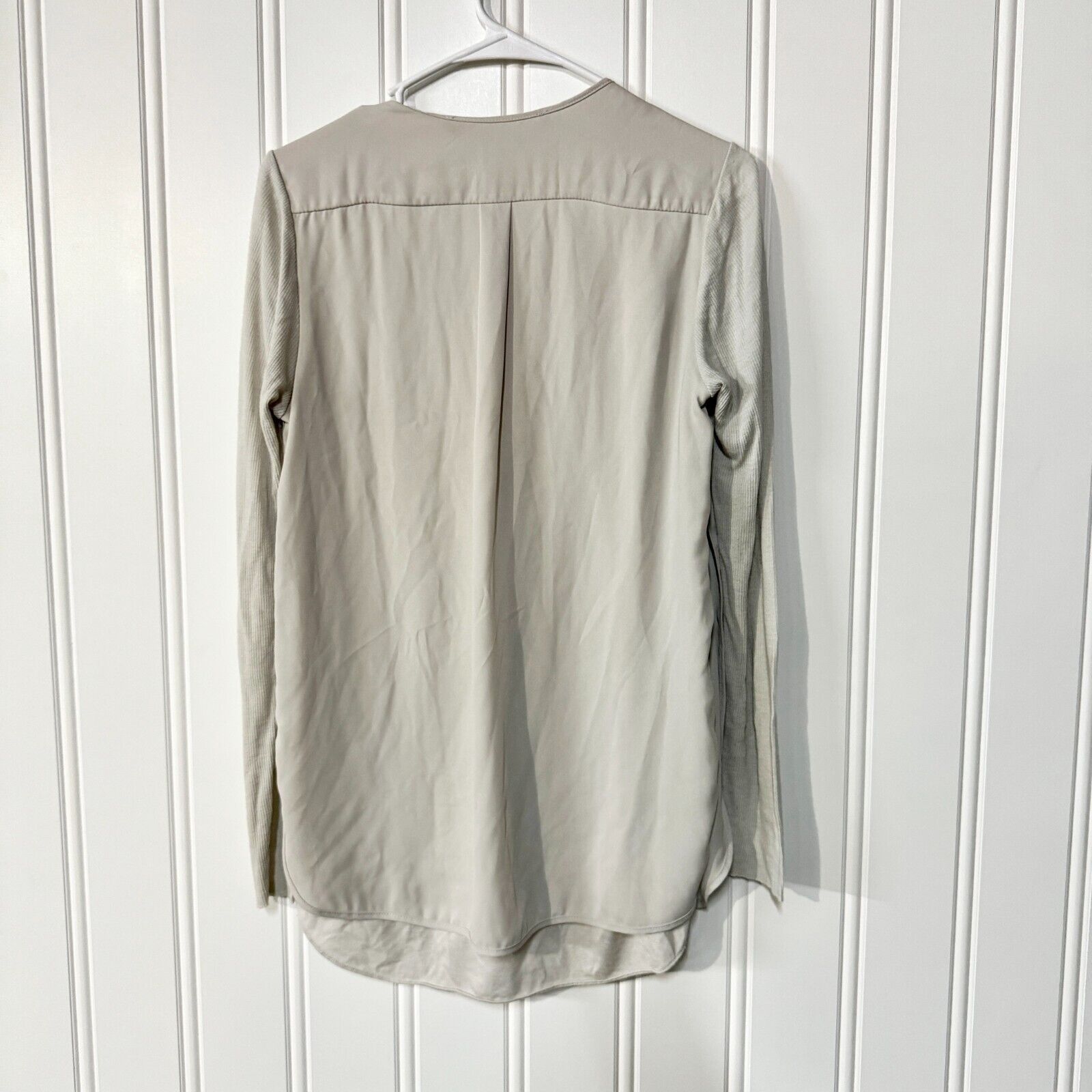 LOLA + SOPHIE Lola & Sophie Top Silver V Neck Long Sleeve Blouse Sz Small Size S / US 4 / IT 40 - 3 Thumbnail