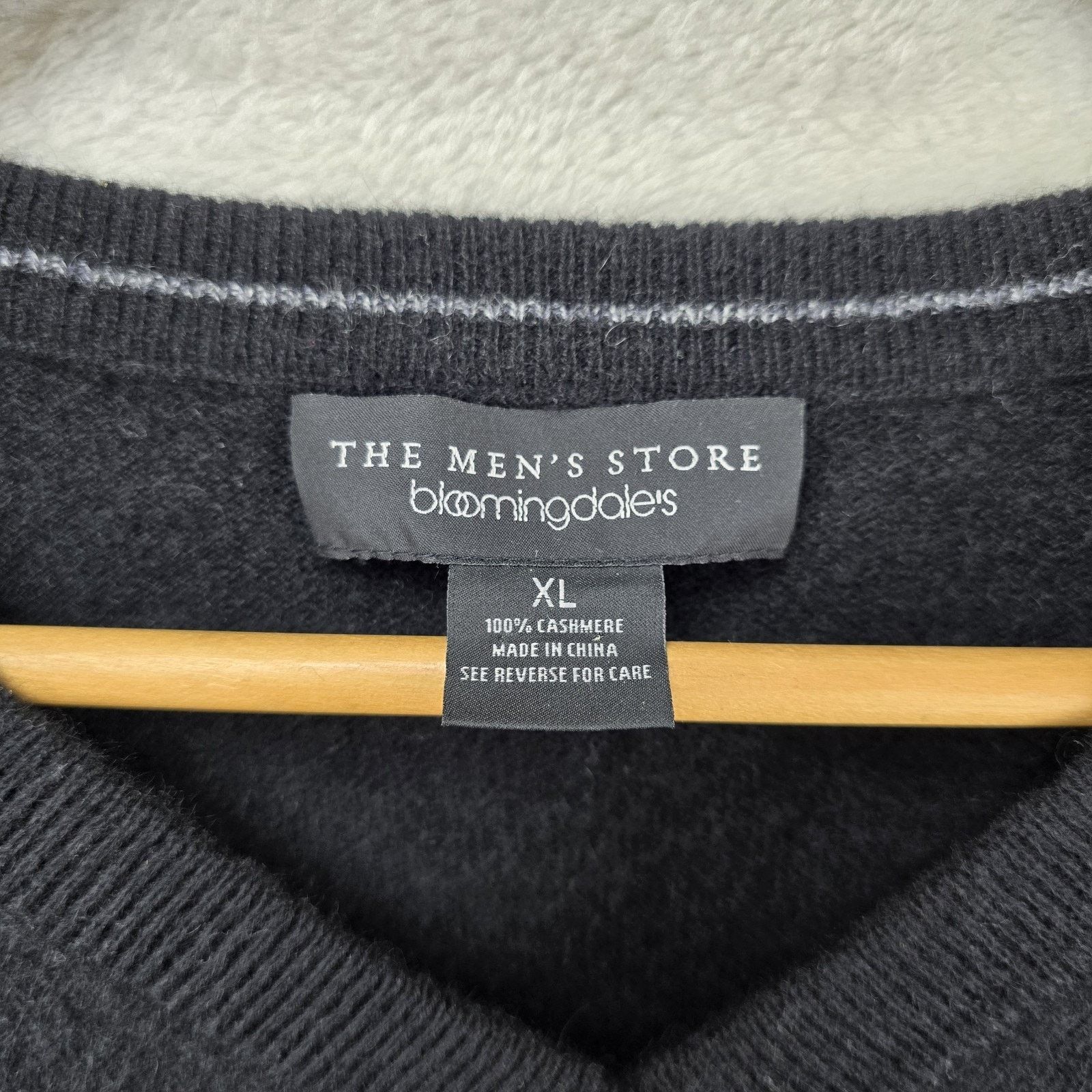 Bloomingdale's The Men's Store Bloomingdale's V-neck Sweater XL Cashmere Size US XL / EU 56 / 4 - 4 Thumbnail