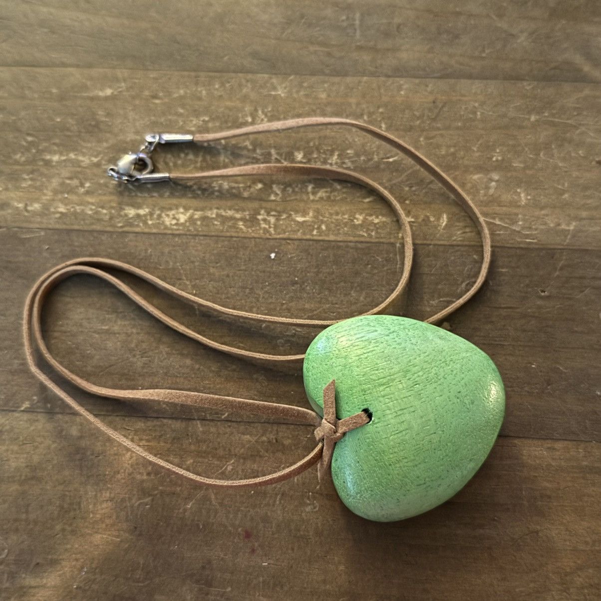 Other Green wooden puffed heart pendant cord necklace Size ONE SIZE - 2 Thumbnail