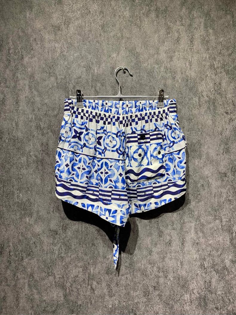 Louis Vuitton Louis Vuitton White and blue silk ocean shorts 2501-Nextarr Size US 34 / EU 50 - 2 Thumbnail