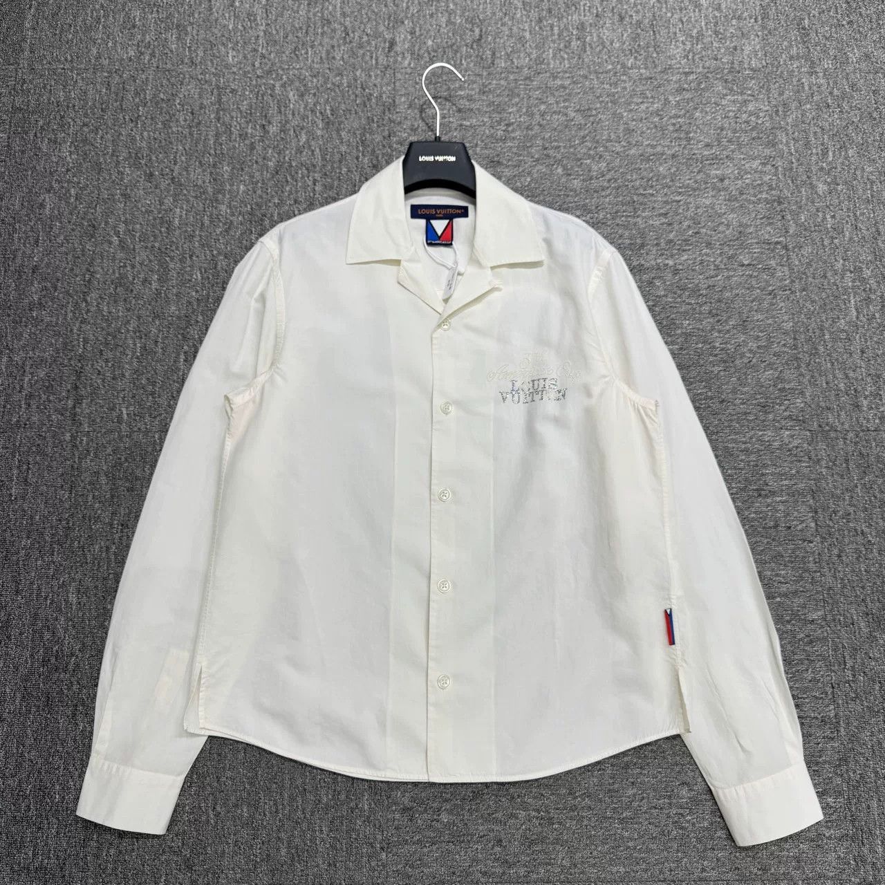 Louis Vuitton louis vuitton americas cup letter shirt Size US S / EU 44-46 / 1 - 1 Thumbnail