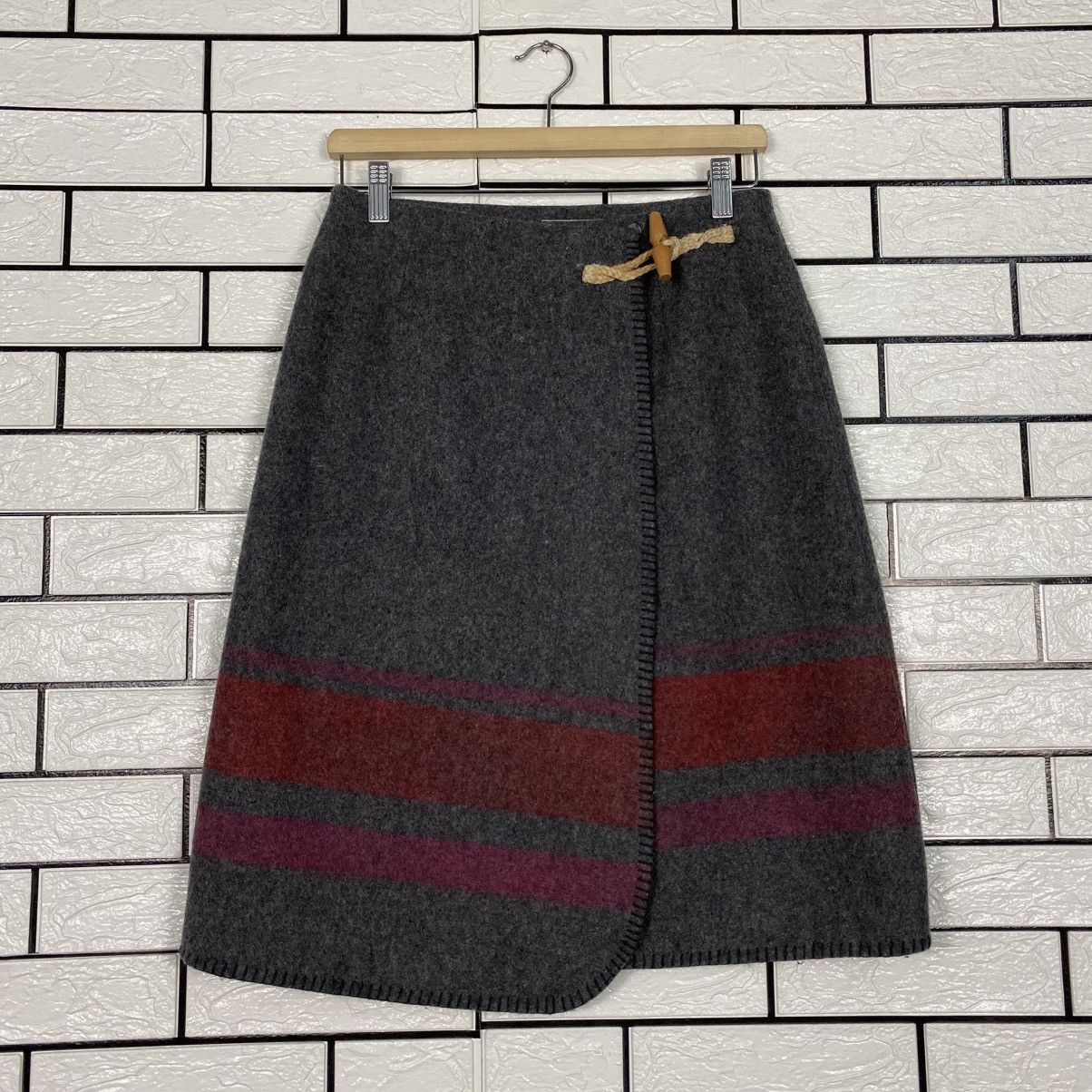 Japanese Brand Vintage Wool Skirt Striped Naf Naf Sport Issey Miyake Size 30" / US 8 / IT 44 - 2 Thumbnail