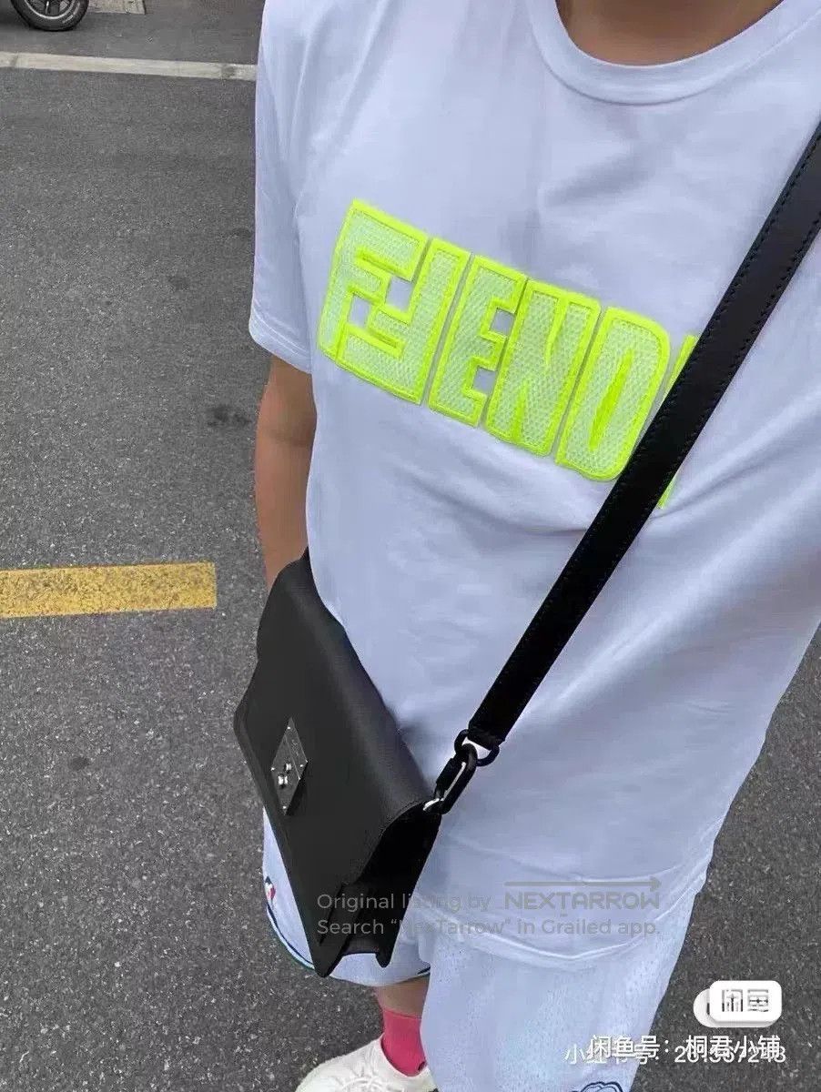 Fendi Fendi Yellow Logo Short. Size US L / EU 52-54 / 3 - 1 Thumbnail