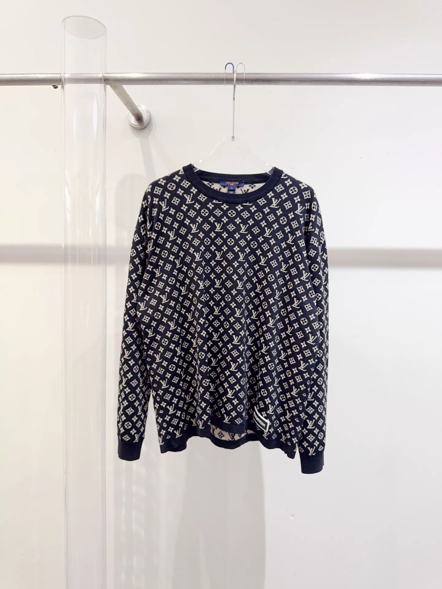 Louis Vuitton Lv Full Logo LS Size S Loose Bust108/Length62 98N Size S / US 4 / IT 40 - 1 Thumbnail