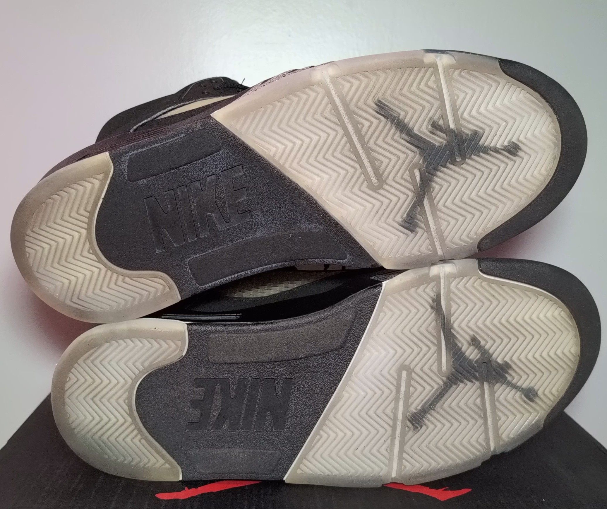 Jordan Brand Size 9.5 - Jordan 5 OG Metallic Silver Size US 9.5 / EU 42-43 - 4 Thumbnail