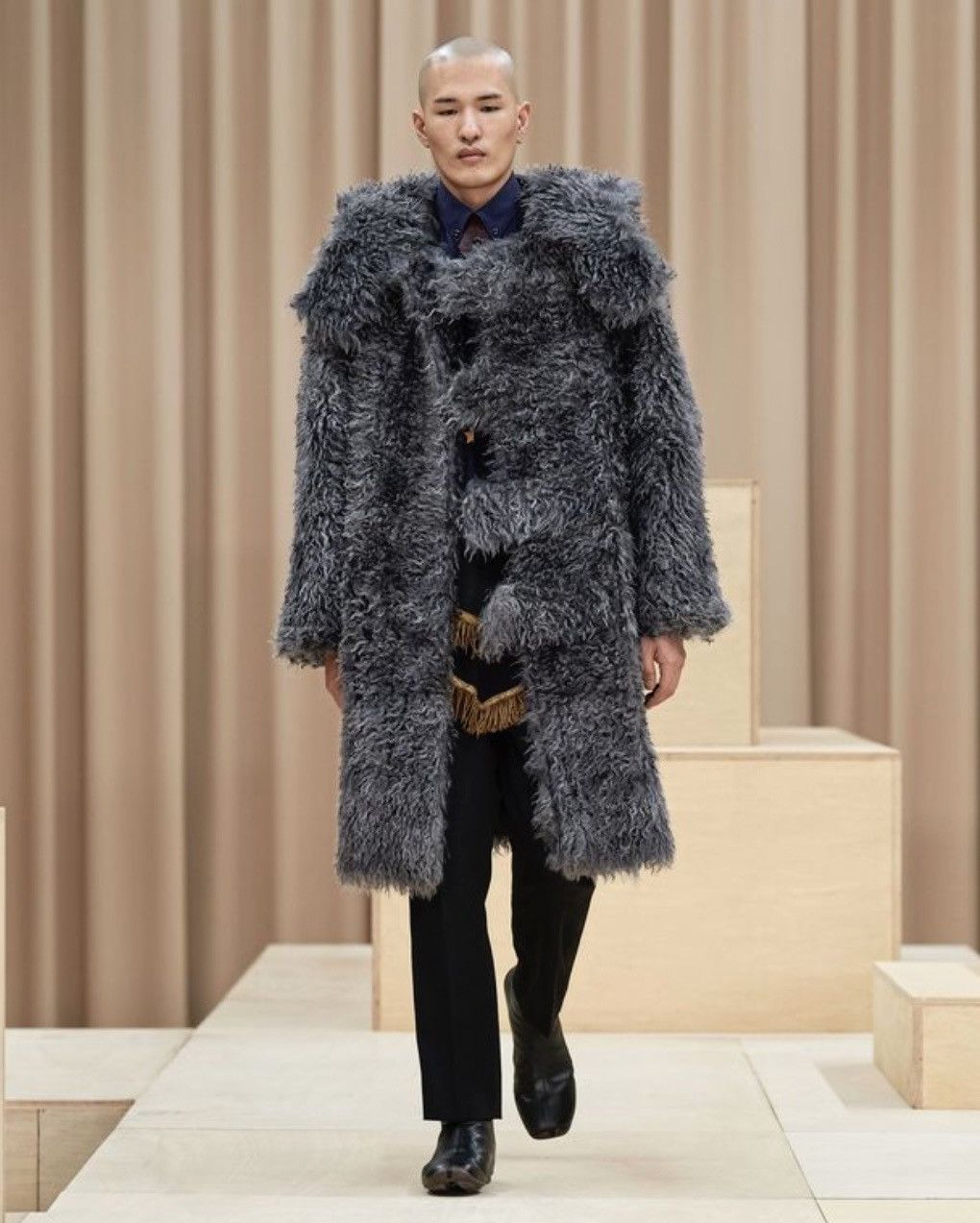 Burberry × Riccardo Tisci Burberry bunny fur coat Size US M / EU 48-50 / 2 - 2 Thumbnail