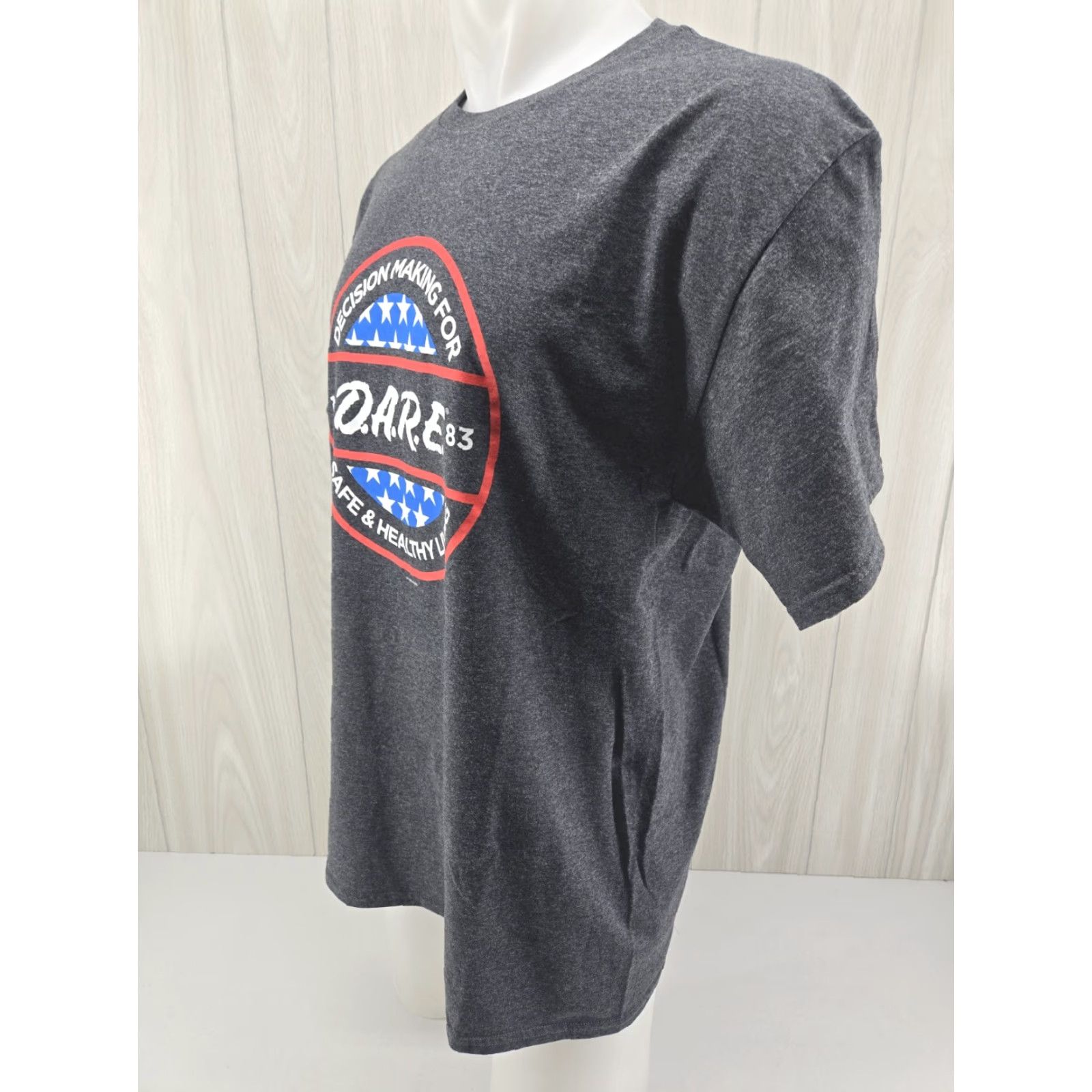 Fruit Of The Loom VINTAGE Fruit of the Loom DARE D.A.R.E. Graphic T-Shirt Anti-Drug Gray Faded Men’s Size LARGE Shirt Adult Large Gray DARE Graphic Logo 1990s Mens Size US L / EU 52-54 / 3 - 4 Thumbnail