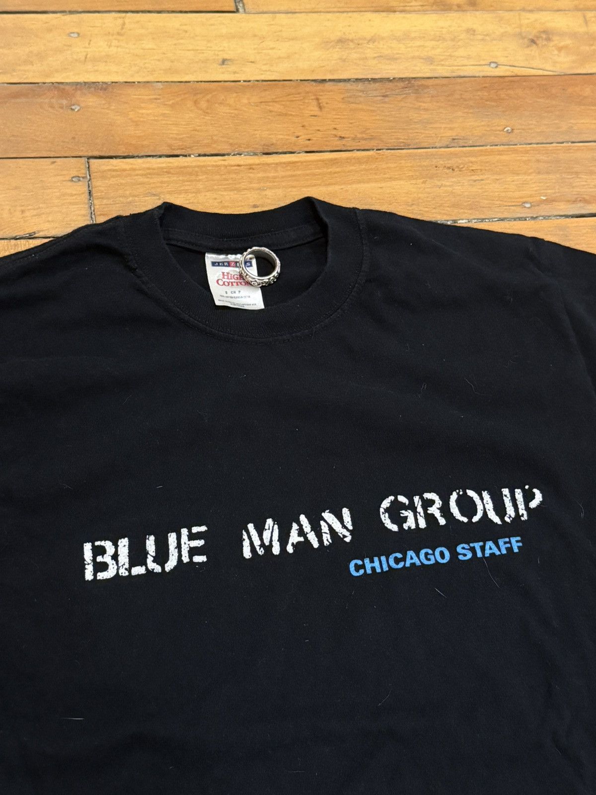 Vintage Vintage 90s Blue Man Group Chicago Staff Tour Tee Size US S / EU 44-46 / 1 - 1 Thumbnail