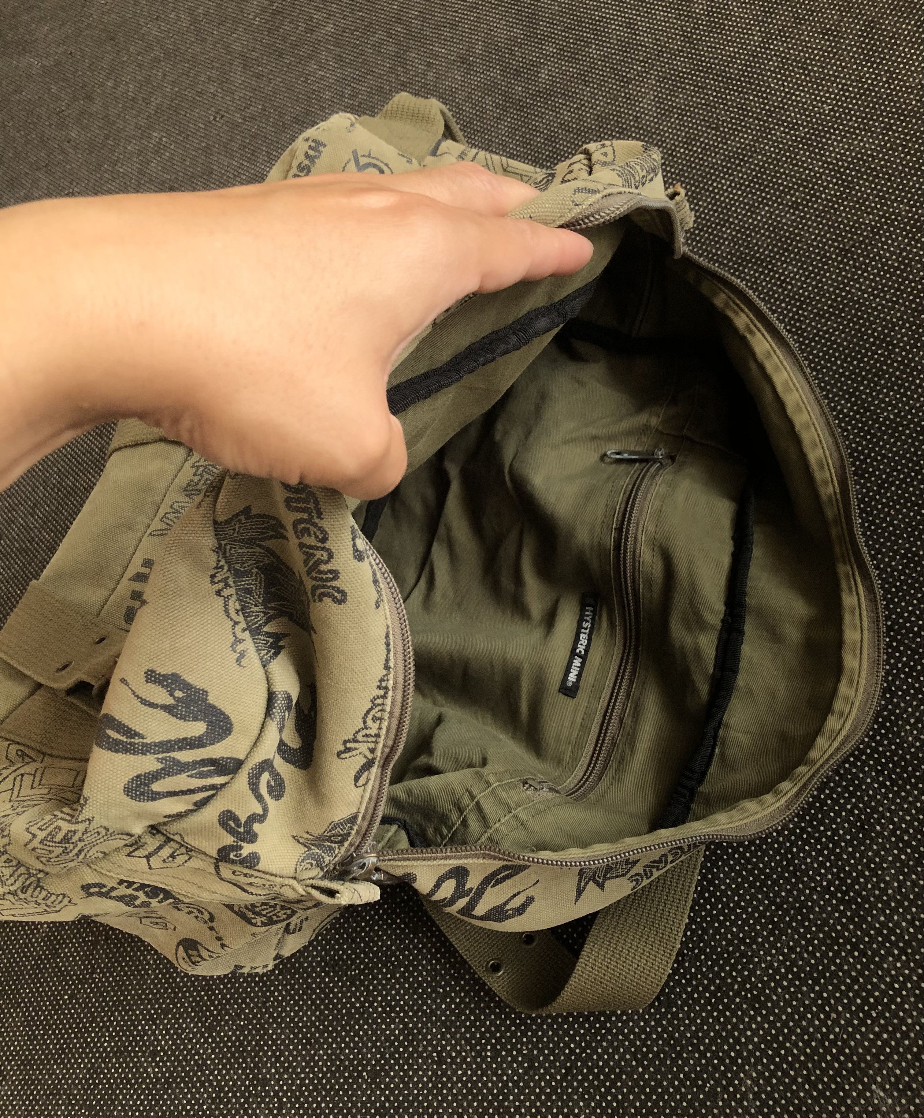 Hysteric Glamour × Vintage RARE🔥VINTAGE 90’S HYSTERIC GLAMOUR ARMY METAL DUFFLE BAG Size ONE SIZE - 16 Thumbnail