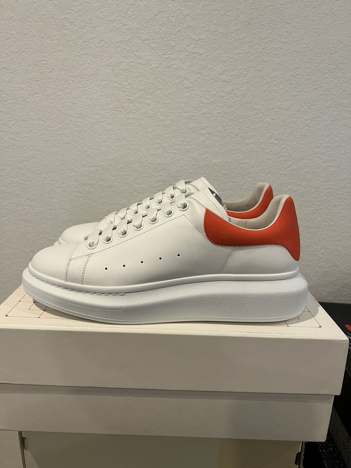 Alexander McQueen Alexander McQueen Oversized Orange White Size US 11 / EU 44 - 2 Thumbnail