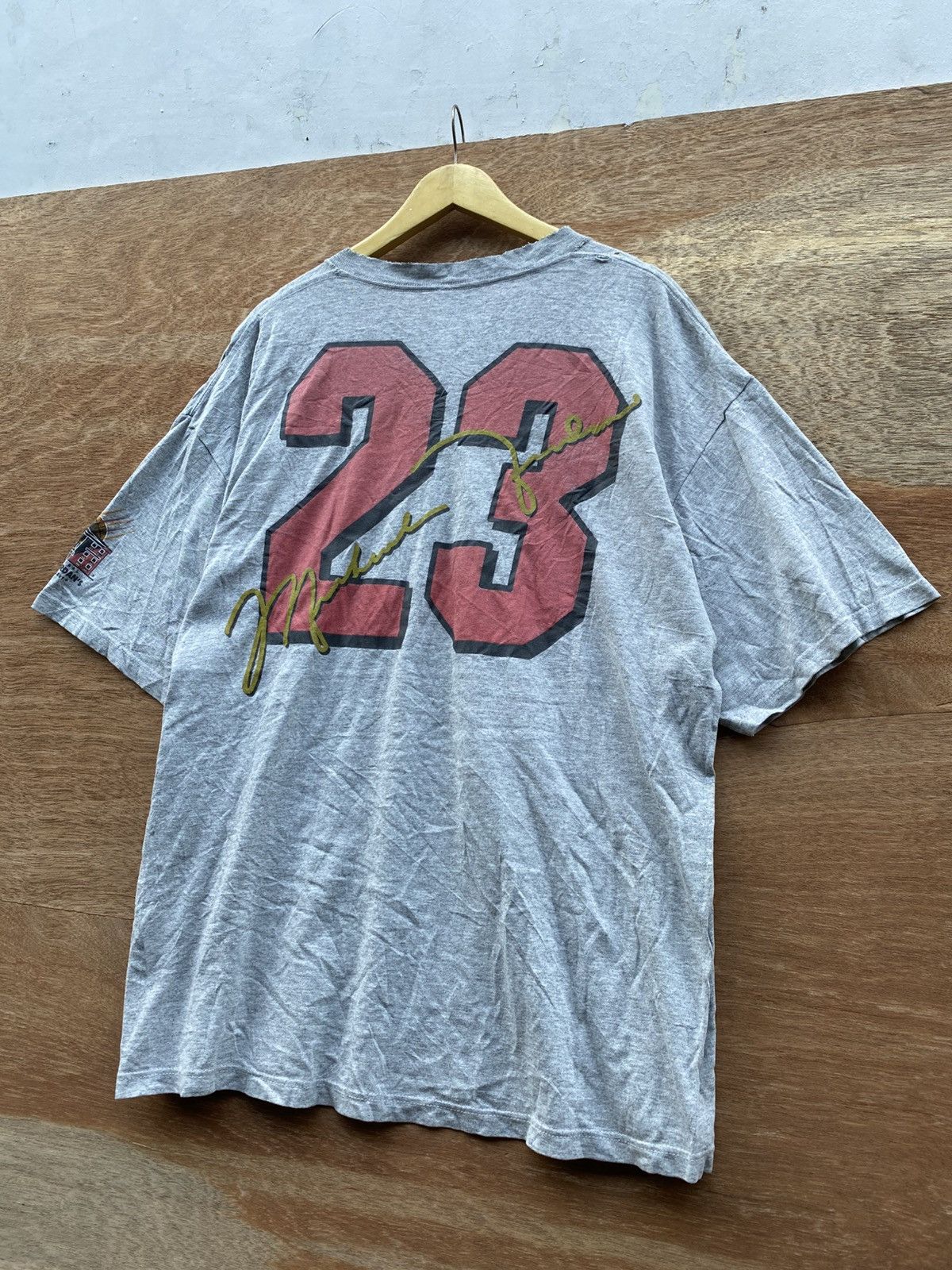 Nike vintage nike michael jordan restaurant chicago bulls tshirt Size US XL / EU 56 / 4 - 1 Thumbnail