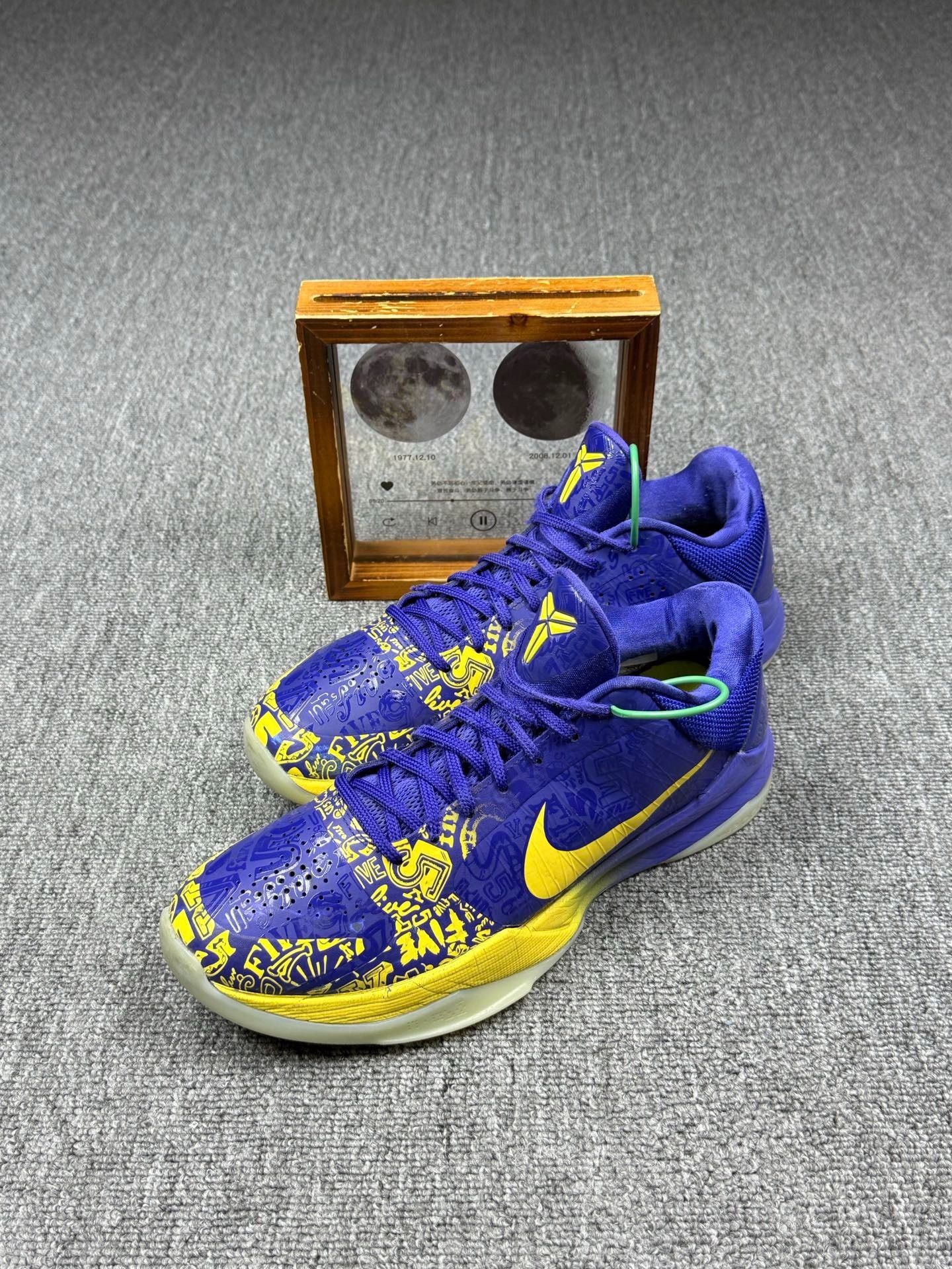 Nike Nike KOBE5 Yellow Lowtop Sneakers 10 Men Size US 10 / EU 43 - 1 Thumbnail