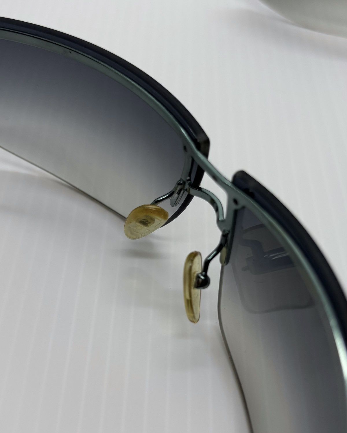 Gucci Aw2000 Gucci Tom Ford Rimless Rhinestones Shield Sunglasses Size ONE SIZE - 8 Thumbnail