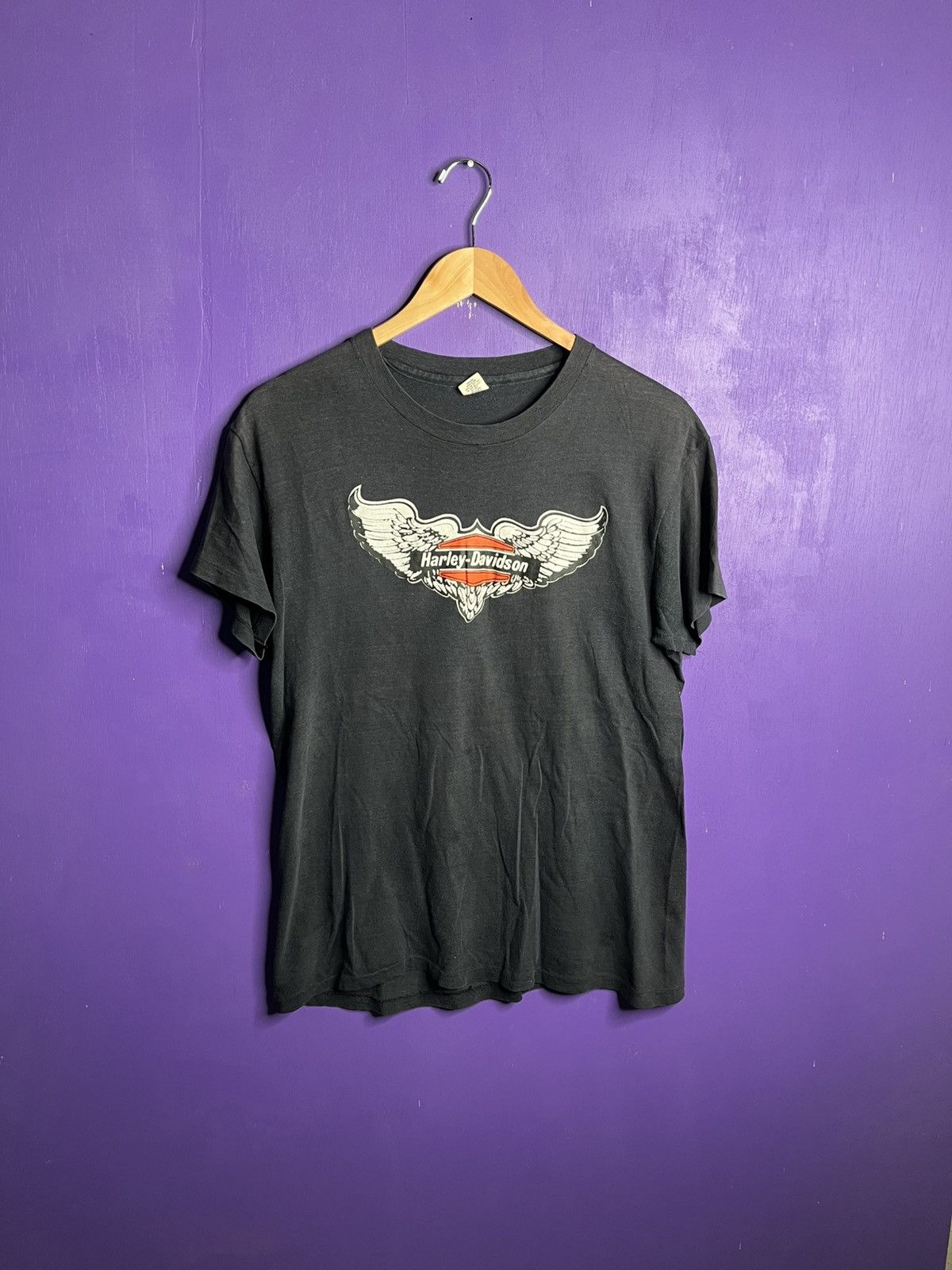 Harley Davidson Vintage 70s Harley Davidson wings logo faded t-shirt Size US L / EU 52-54 / 3 - 1 Thumbnail
