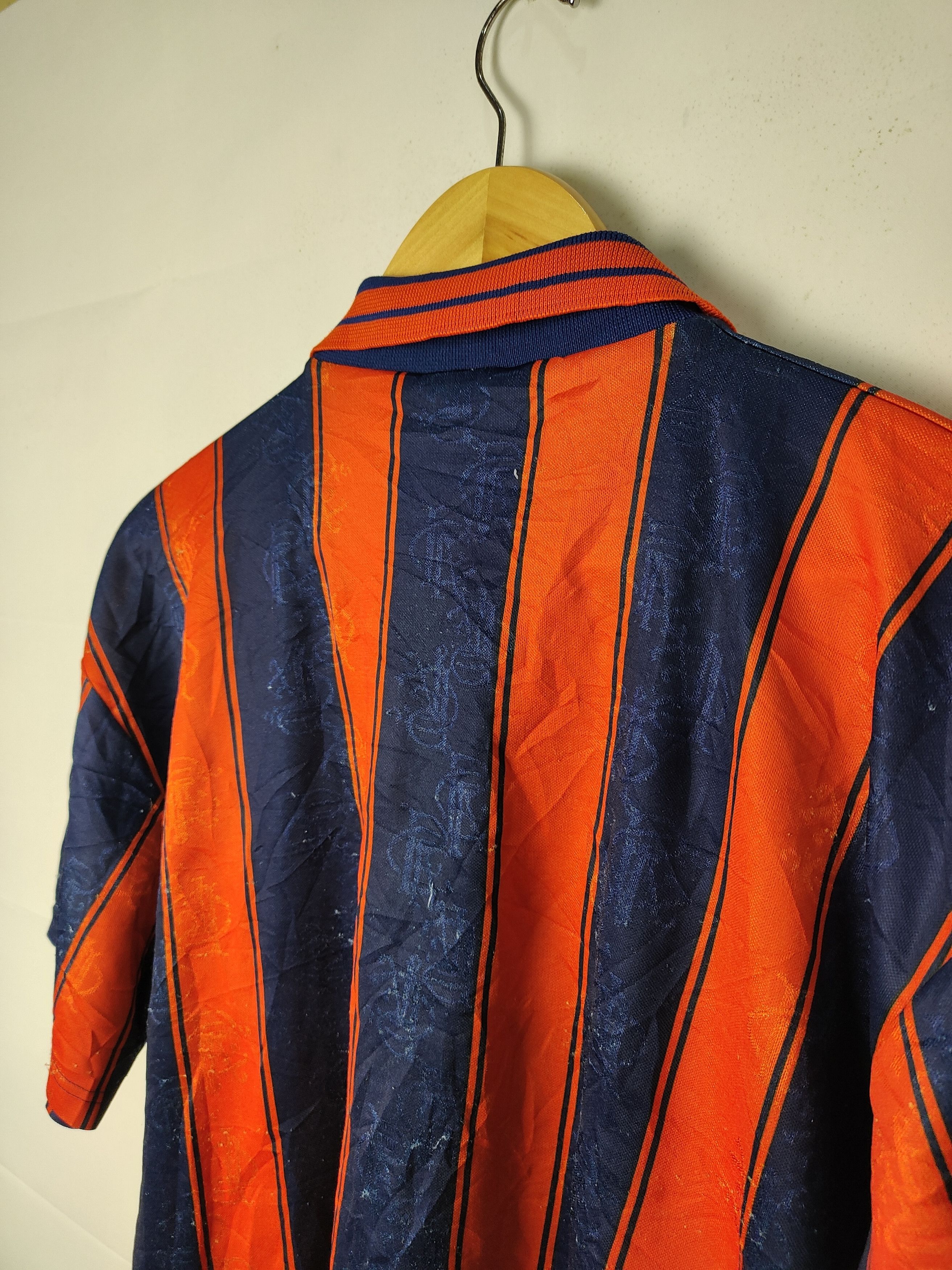 Vintage Vintage Distressed 1993/1994 Glasgow Rangers Football Club Size US M / EU 48-50 / 2 - 8 Thumbnail