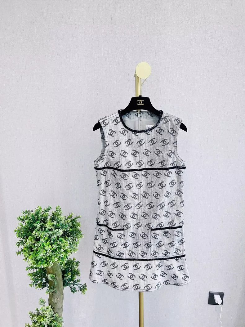 Chanel Chanel 22 gray full logo denim skirt Size XS / US 0-2 / IT 36-38 - 1 Thumbnail