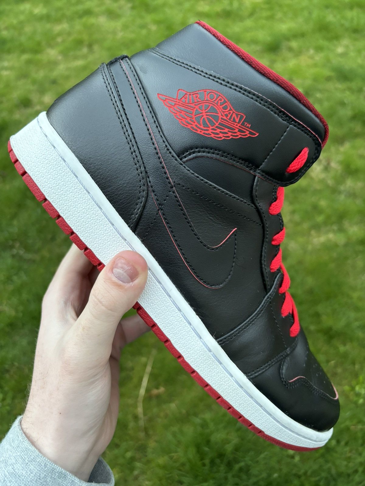 Jordan Brand Air Jordan 1 Mid Black Red 2015 Size 11.5 Size US 11.5 / EU 44-45 - 1 Thumbnail