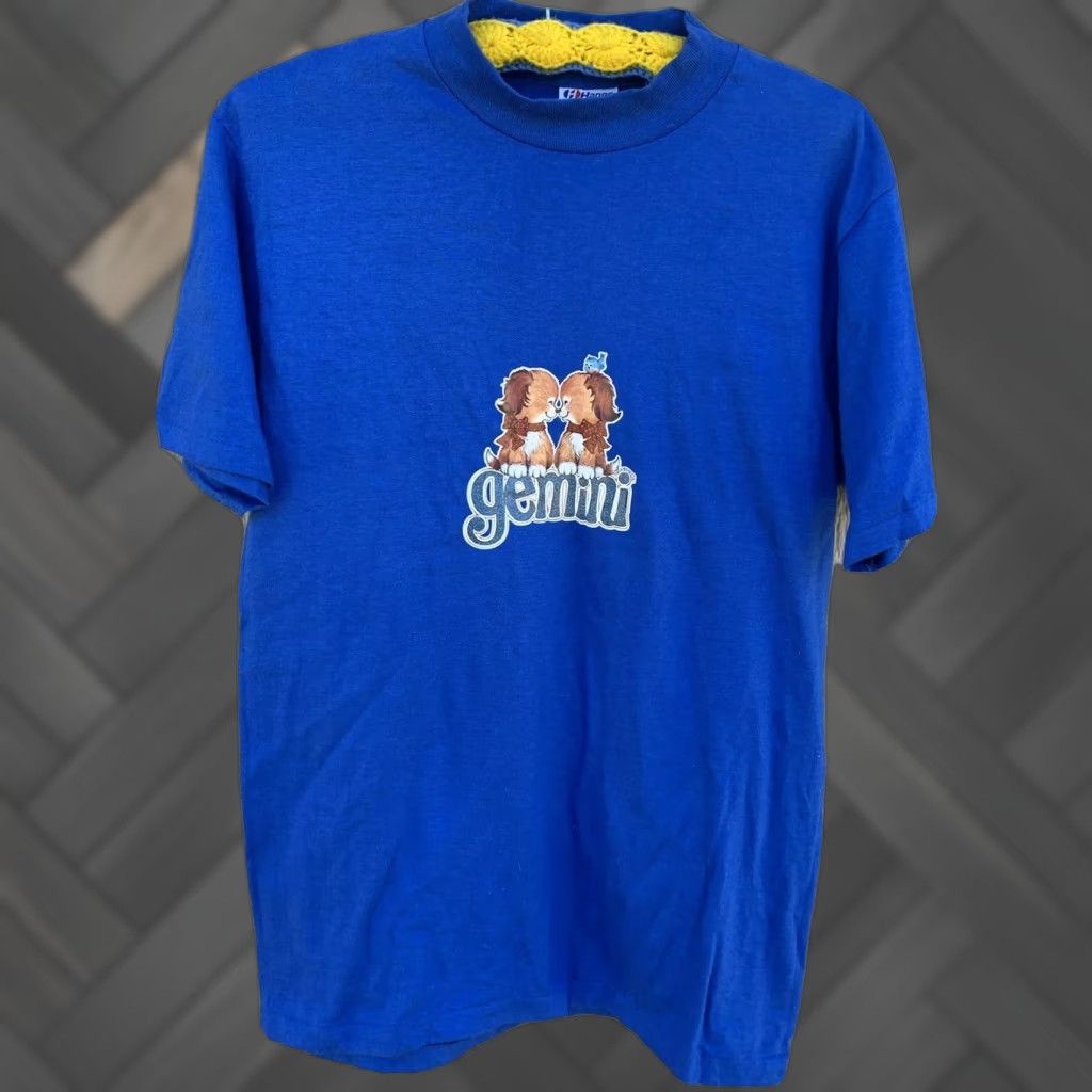 Hanes VINTAGE Hanes Gemini T-Shirt 1980s Iron On Transfer Made In USA M Navy Blue 100% Cotton Mens Sportswear/Beach Shirt Size US M / EU 48-50 / 2 - 1 Thumbnail