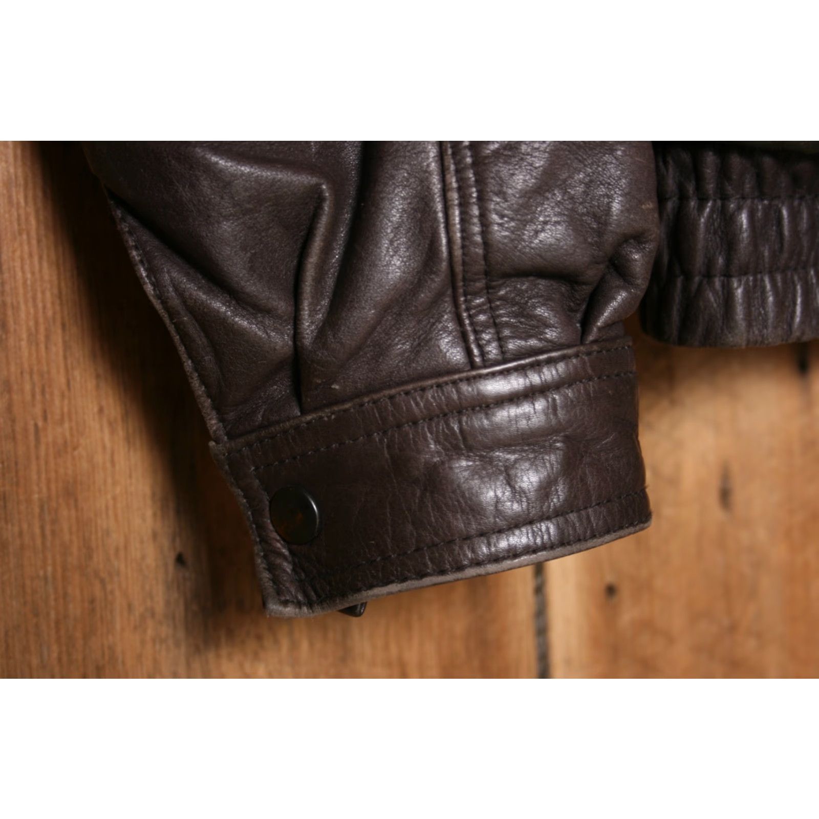 Vintage VINTAGE BERMAN'S Brown Leather Red Plaid Lined Cafe Racer Bomber Jacket Sz. 40 Jacket Men Size US XXS / EU 40 - 7 Thumbnail