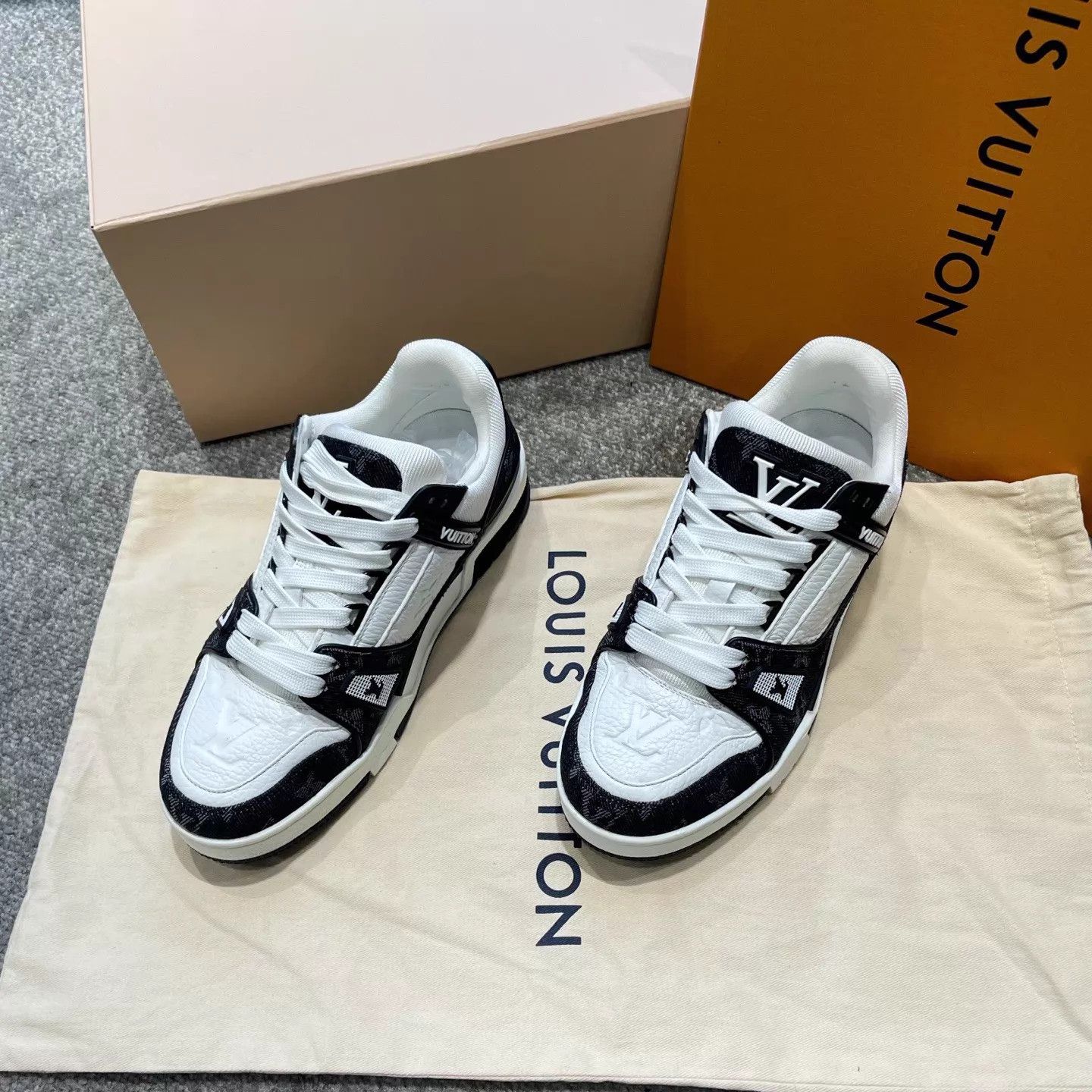Louis Vuitton LV Panda Embossed Black/White Trainer EUR 37 Size US 6.5 / IT 36.5 - 2 Thumbnail