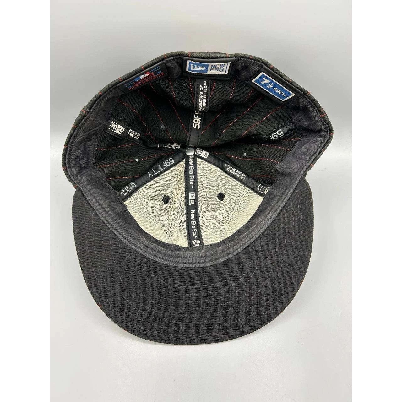 New Era New York Yankees Hat Men 7 1/2 Black Pinstripe MLB Fitted Size ONE SIZE - 2 Thumbnail