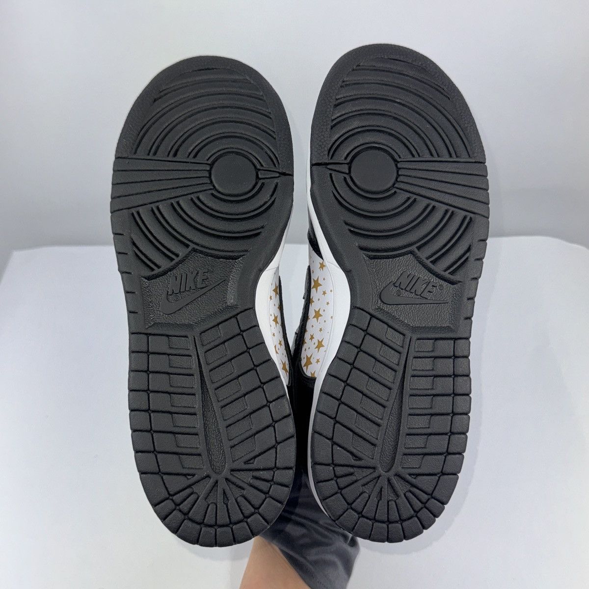 Nike × Supreme NIKE SB DUNK LOW OG QS SUPREME STARS 2021 SNEAKERS Size US 9.5 / EU 42-43 - 4 Thumbnail