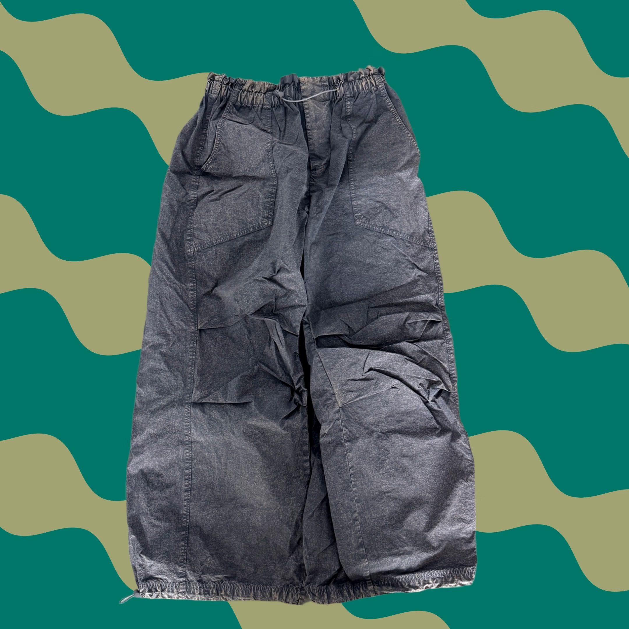 Urban Outfitters VINTAGE Urban Outfitters Baggy Flare Puffer Parachute Pants Dark Grey Small Ladies Womens Pants Size 28" / US 6 / IT 42 - 1 Thumbnail