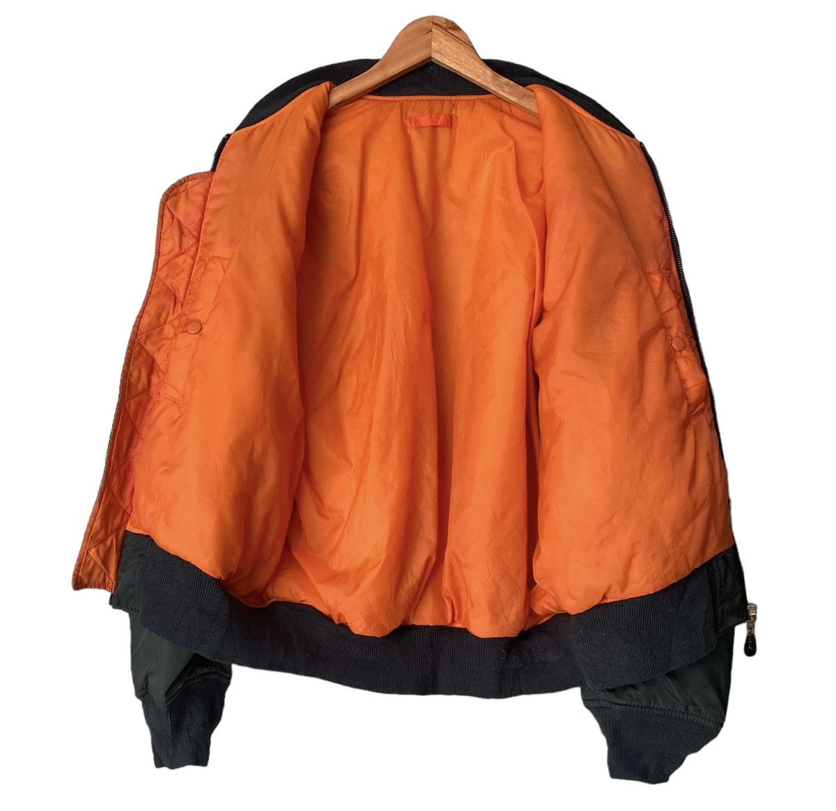 Vintage Vintage MA-1 Bomber Jacket (L) Size US L / EU 52-54 / 3 - 8 Thumbnail