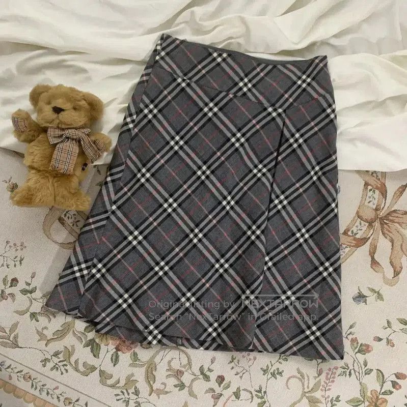 Burberry Burberry Grey Wool Midi Skirt for Women. Size 28" / US 6 / IT 42 - 1 Thumbnail