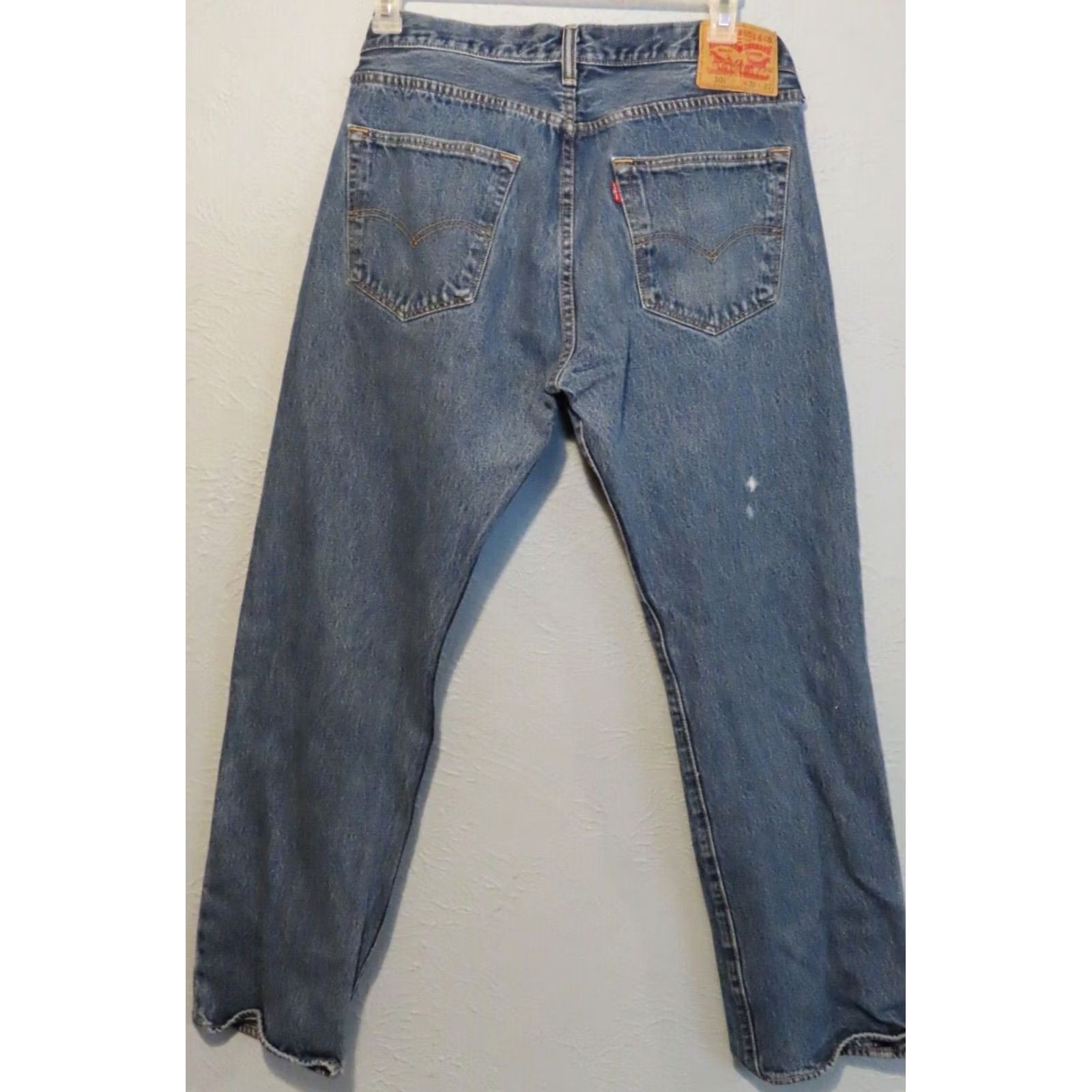 Levi's Levi's 501 Jeans Mens 36x32 Blue Medium Wash Regular Straight Button-Fly Denim Cotton Pockets Vintage No 501 Model American Classic Size US 36 / EU 52 - 6 Thumbnail