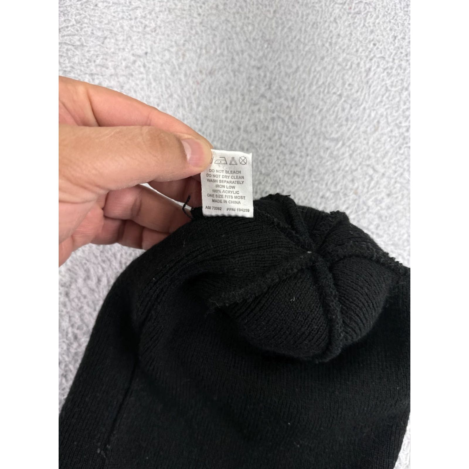 Vintage UCYC Beanie Hat Adult One Size Black Acrylic Pom Logo Casual Mens Size ONE SIZE - 6 Thumbnail