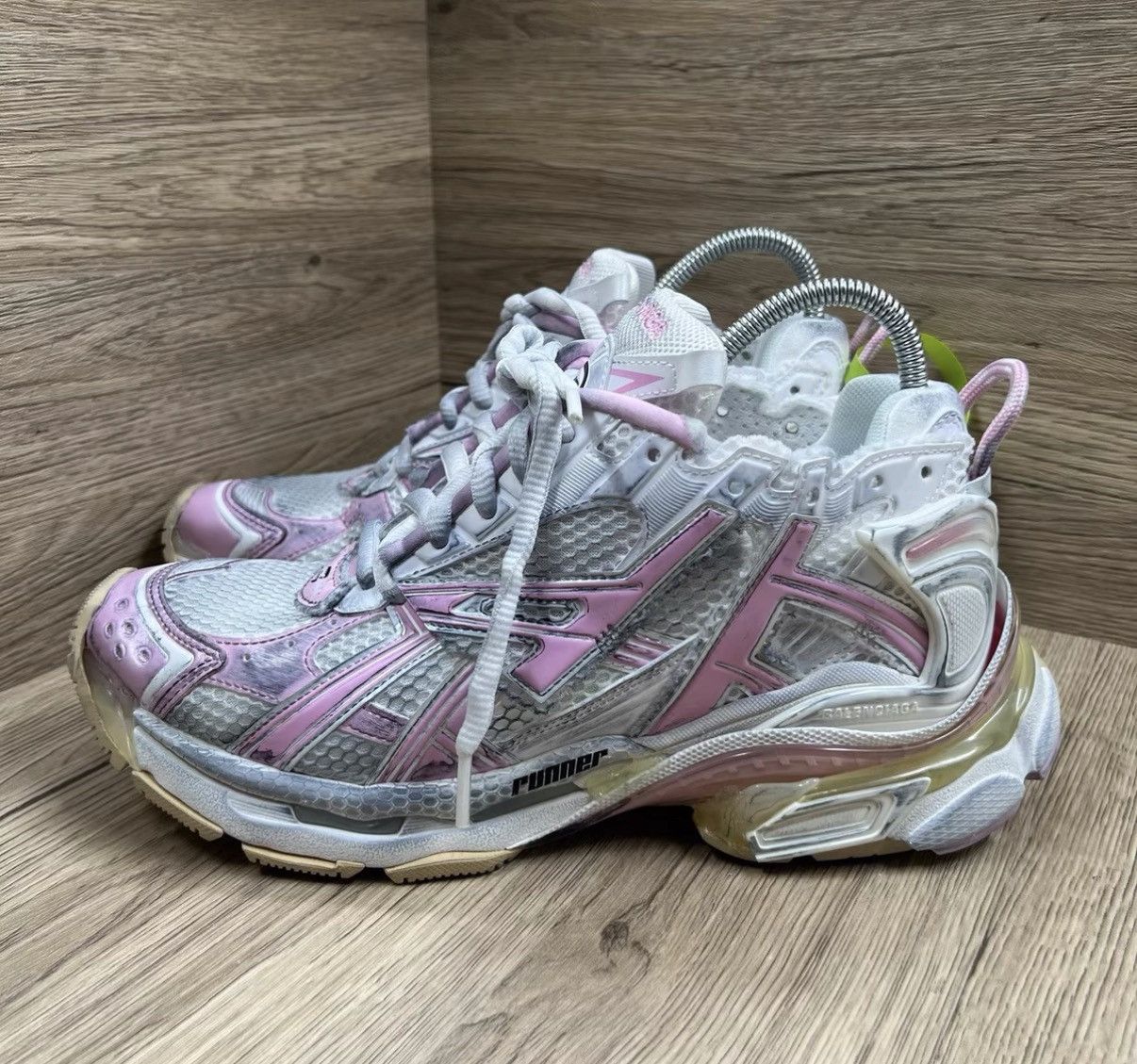 Balenciaga Balenciaga Runner Pink & White Vintage Dad Sneakers J41 Size US 10 / IT 40 - 1 Thumbnail