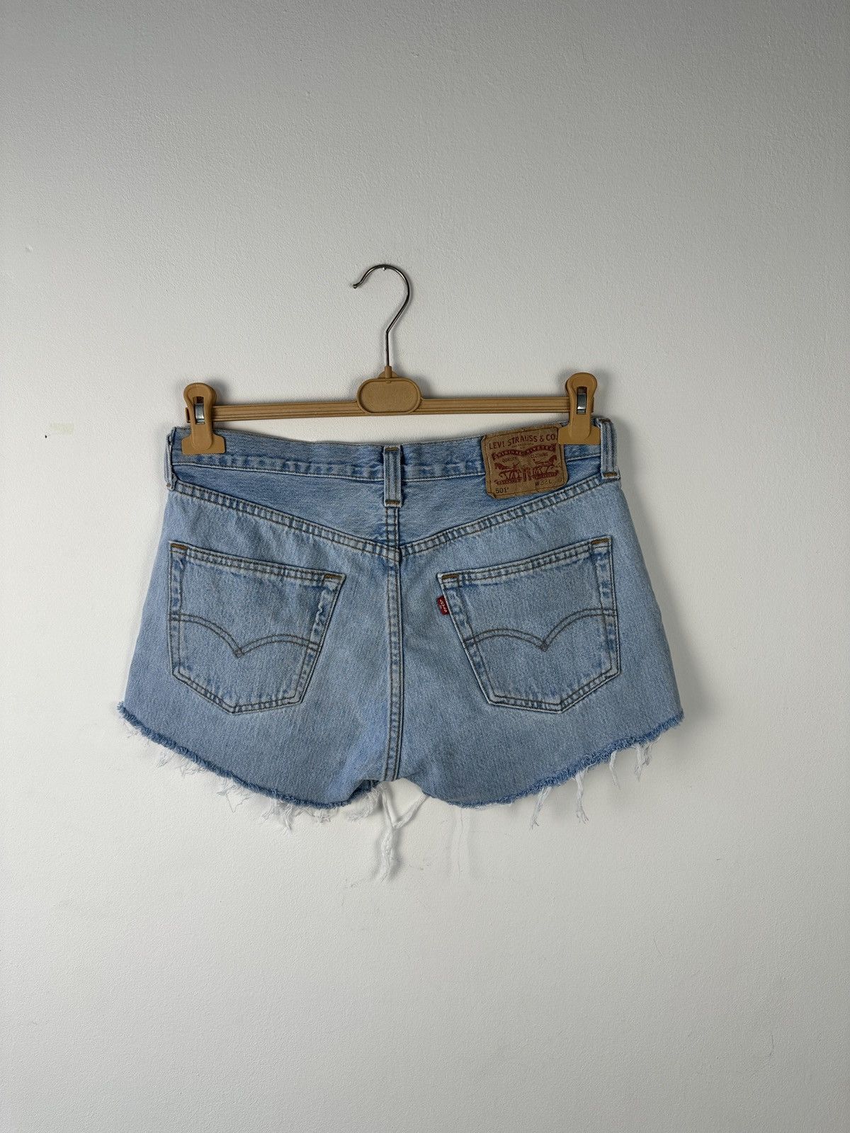 Levi's Levi's 501 Light Wash Denim Cutoff High Rise Shorts W32 Size US 32 / EU 48 - 4 Thumbnail