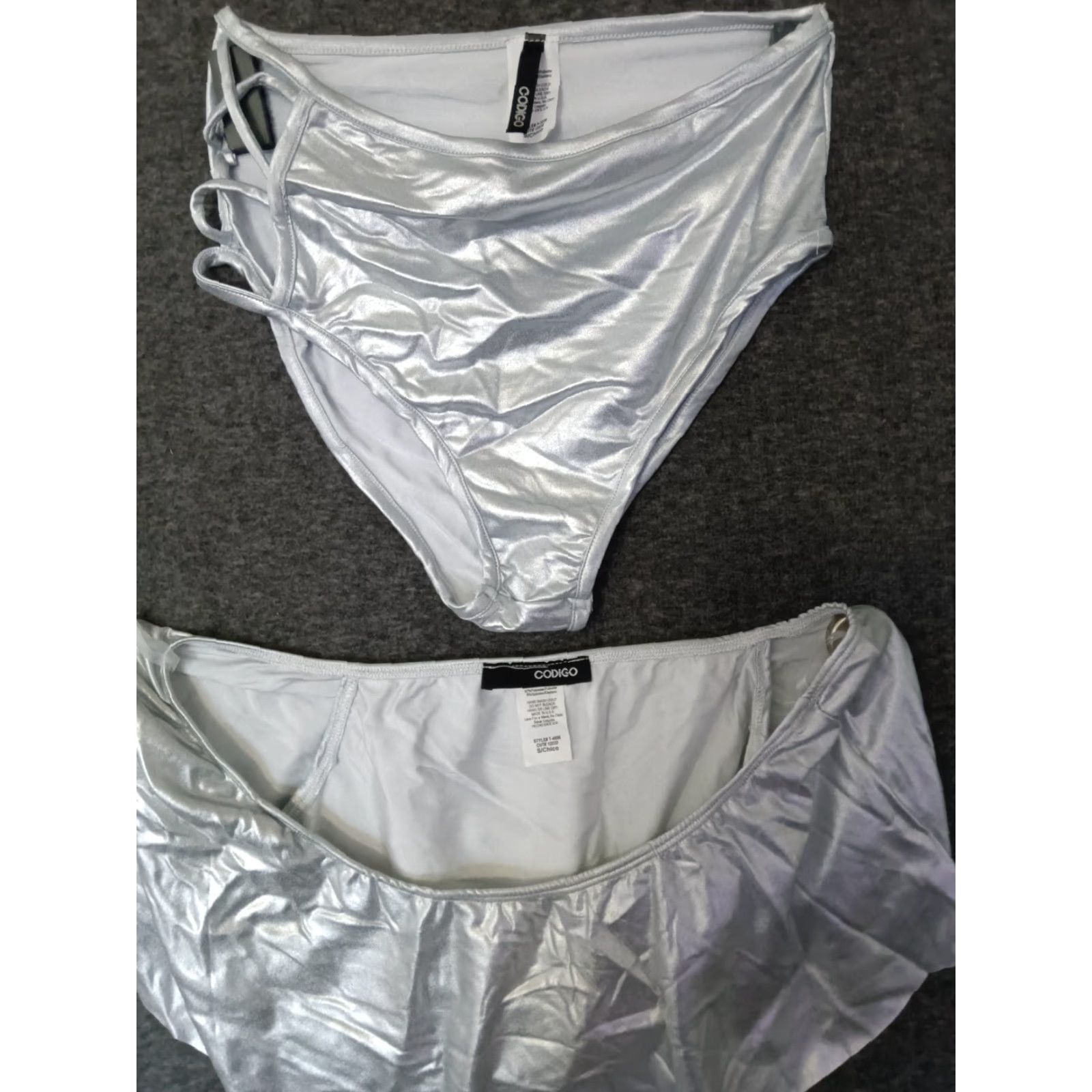 Vintage Codigo Silver Strappy 2 Piece Bathing Suit Bandeau Off Shoulder Ruffles Cheeky S Size S / US 4 / IT 40 - 4 Thumbnail