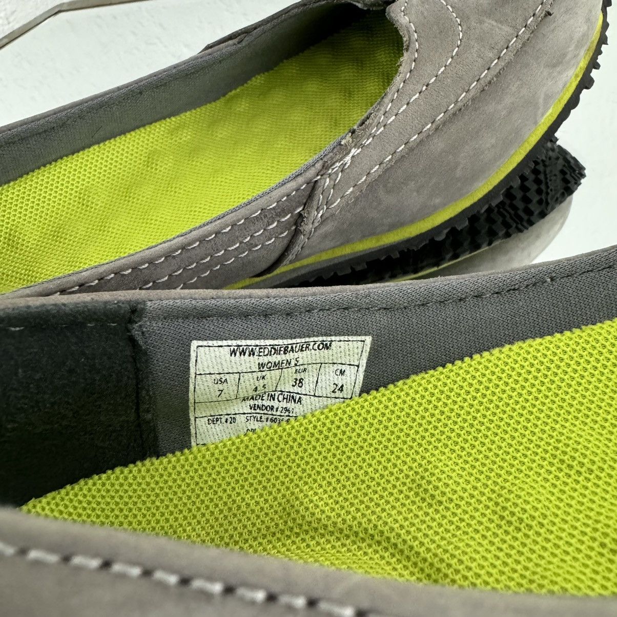 Eddie Bauer EDDIE BAUER Y2K Grey Neon Green Suede Sporty Slip On Flats Size US 7 / IT 37 - 13 Thumbnail