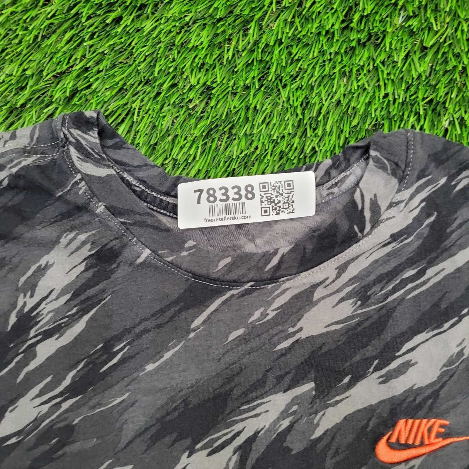 Nike NIKE Tiger-Stripe Camo Shirt M/L 21x25 Diagonal Brushstroke Size US L / EU 52-54 / 3 - 3 Thumbnail
