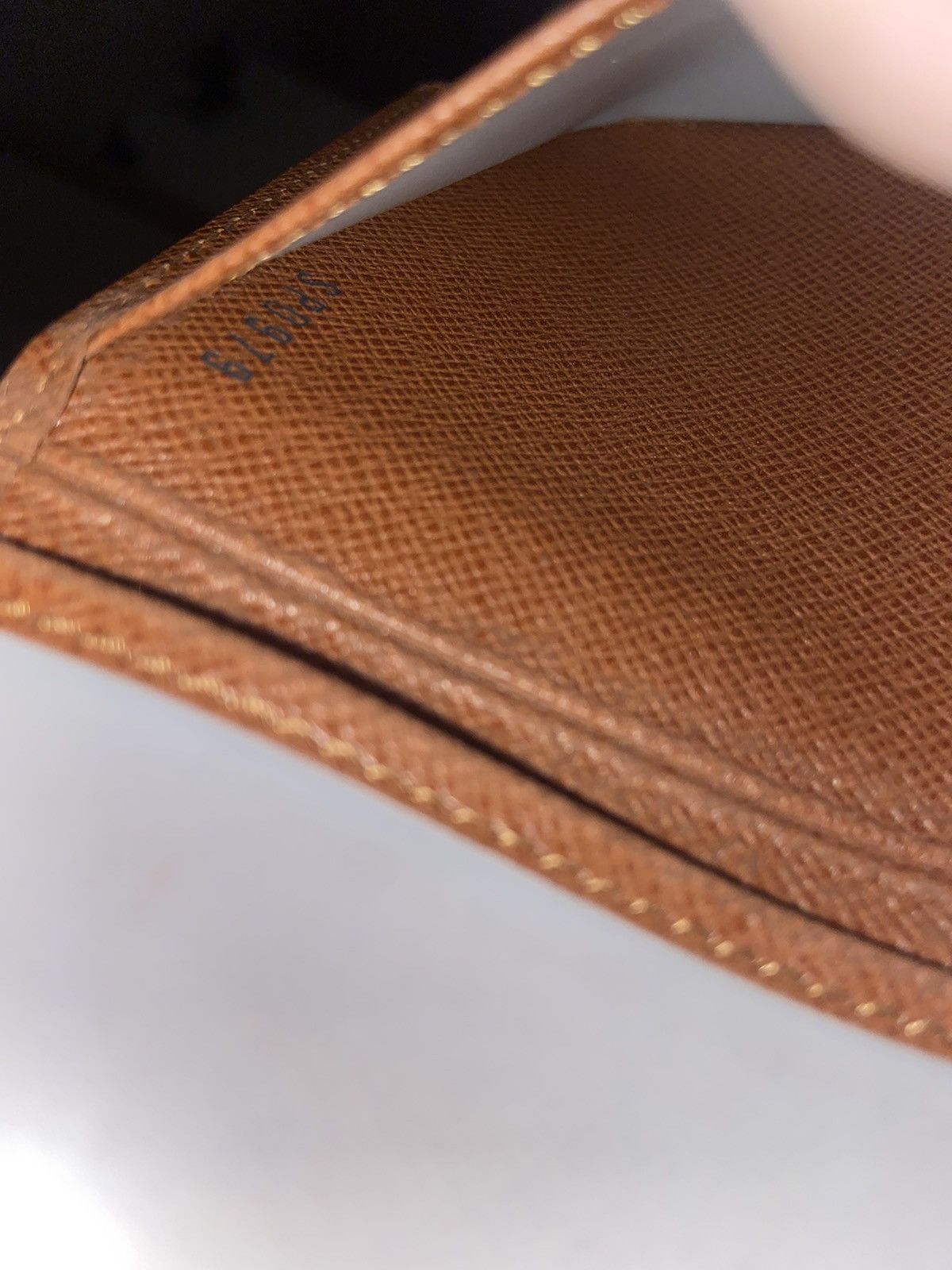 Louis Vuitton Louis Vuitton Bi-Fold card/i.d Holder Size ONE SIZE - 6 Thumbnail