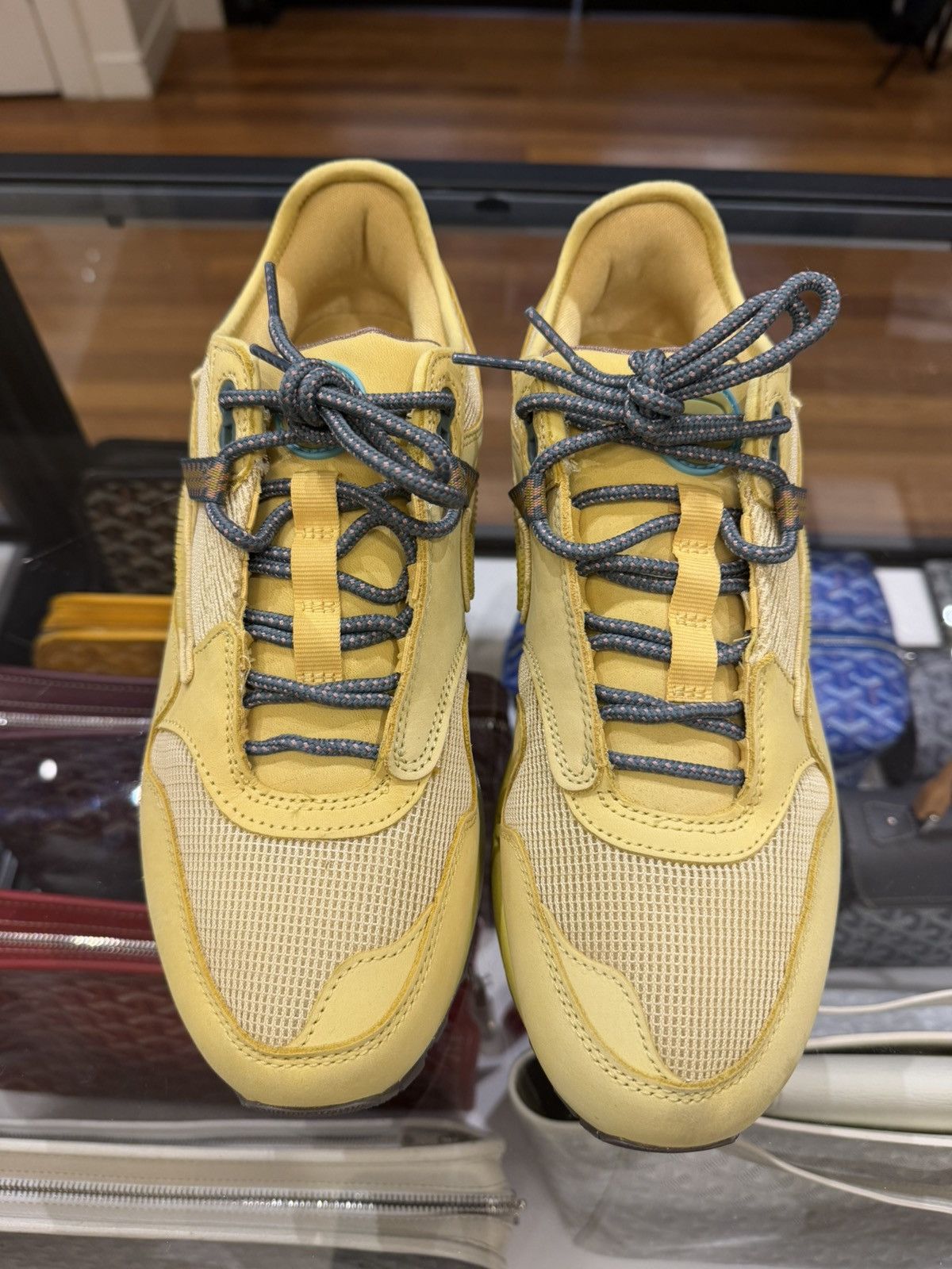 Nike Nike x Travis Scott Air Max 1 Saturn Gold Size US 9.5 / EU 42-43 - 6 Thumbnail