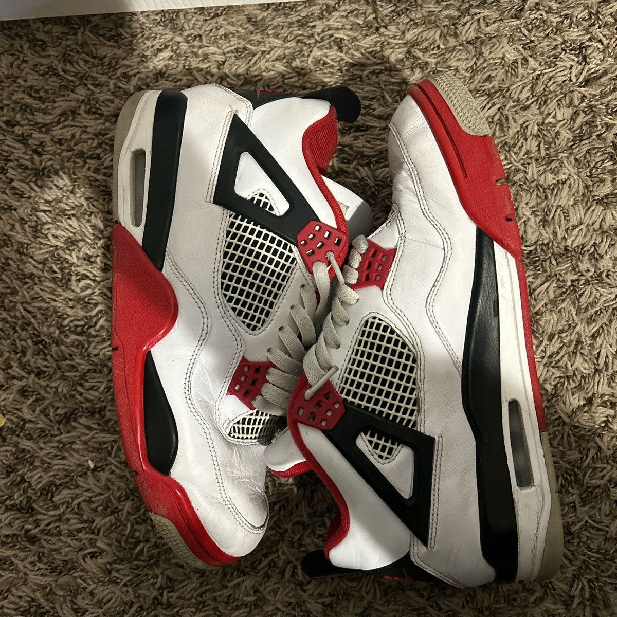 Jordan Brand Jordan 4 Fire Red Size US 9 / EU 42 - 1 Thumbnail