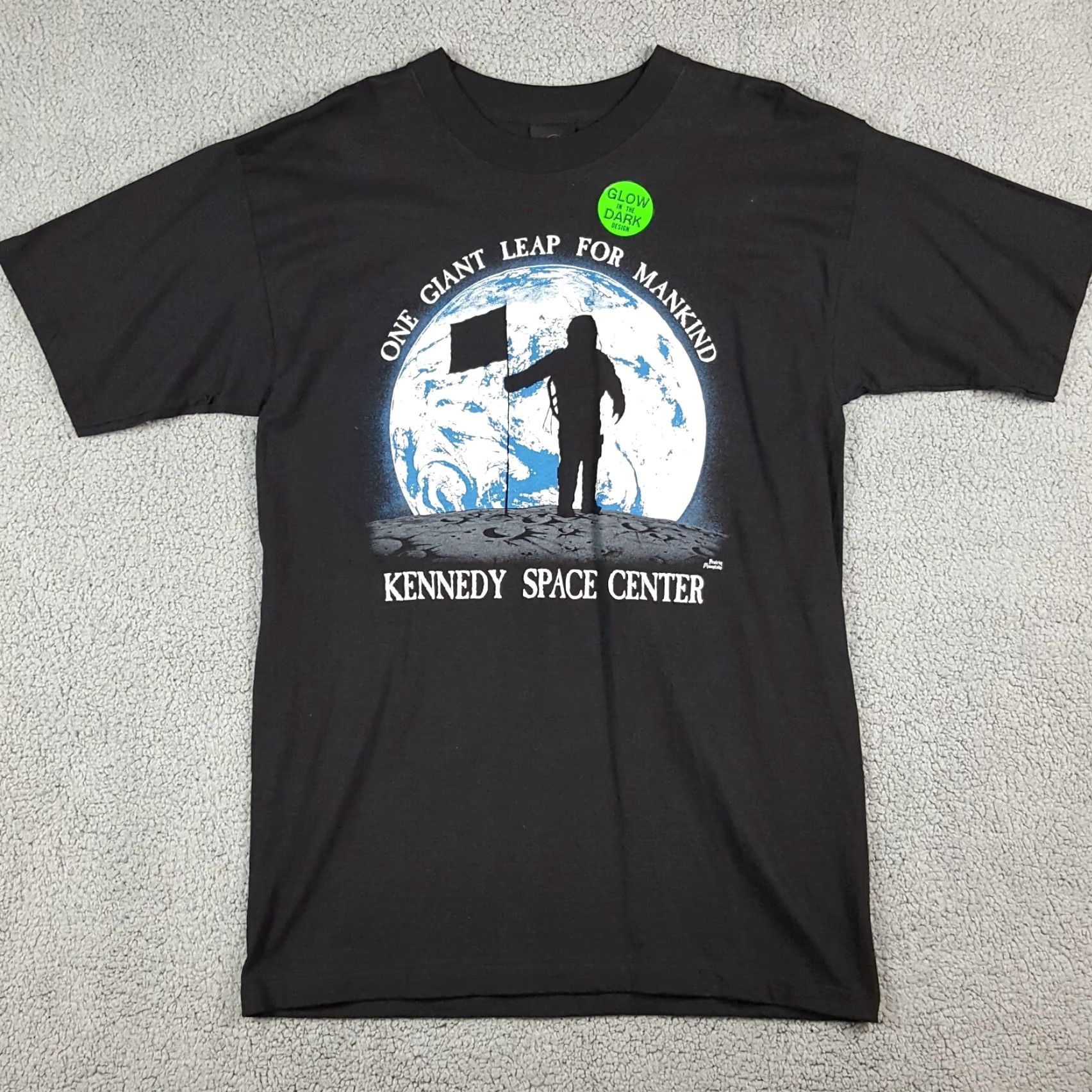 Vintage VINTAGE Kennedy Space Center Astronaut Moon Earth T Shirt Large 90s Retro Glow in the Dark Prairie Mountain Men Black Cotton Embroidered Logo US Size US L / EU 52-54 / 3 - 2 Thumbnail