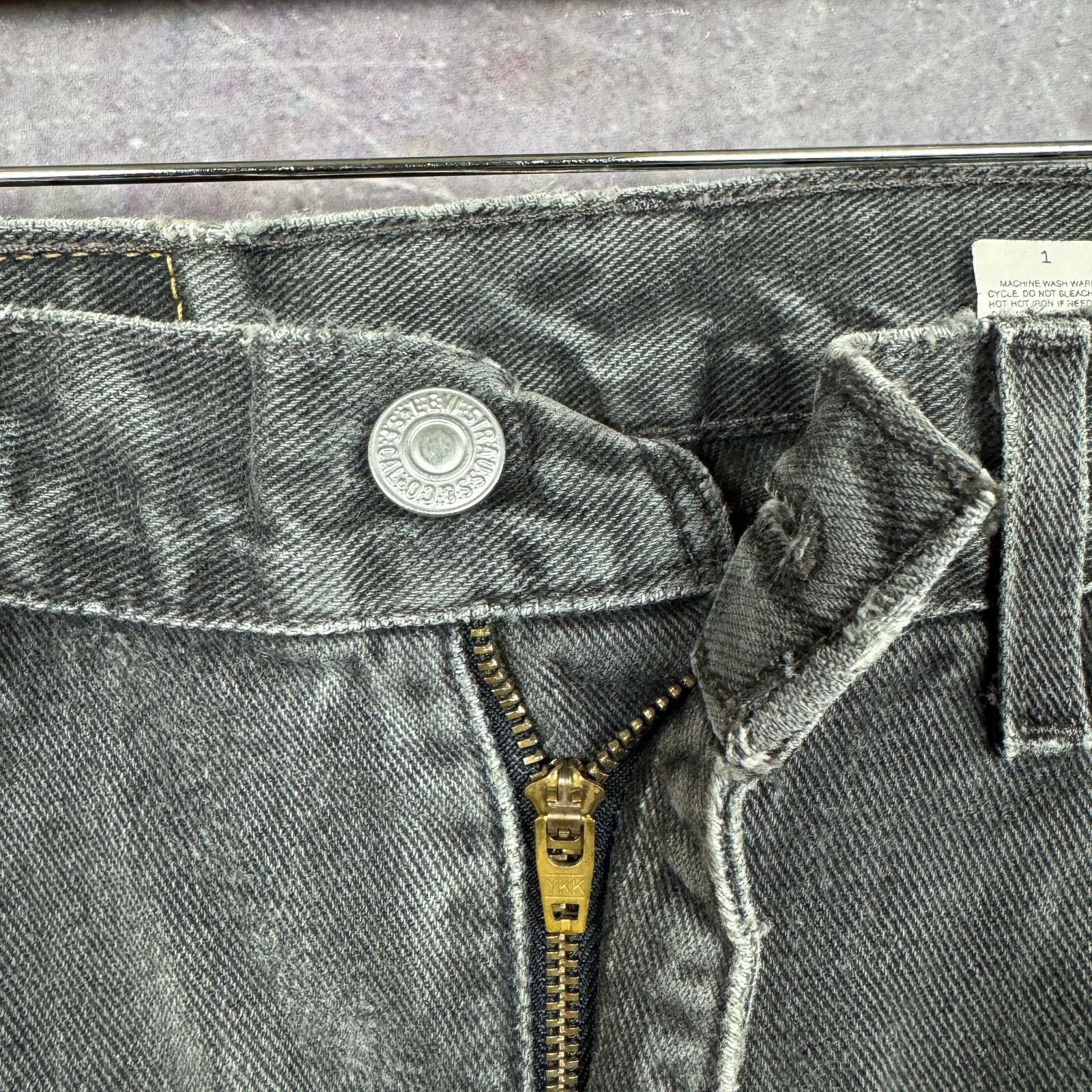 Levi's × Vintage 90s Faded Black Painter Levi's 505 Denim Jeans 32x29 0758 Size US 32 / EU 48 - 8 Thumbnail