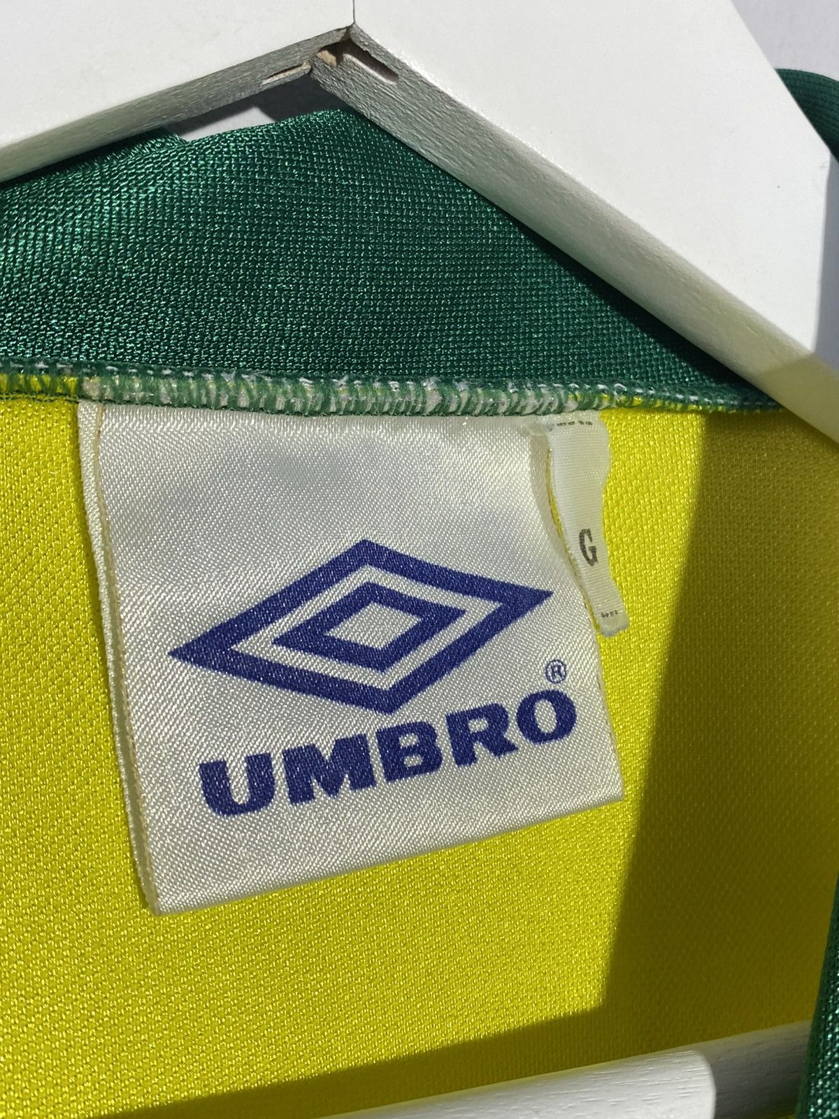 Umbro Vintage Umbro Brazil National Team 1994 Home Soccer Jersey Size US L / EU 52-54 / 3 - 11 Thumbnail