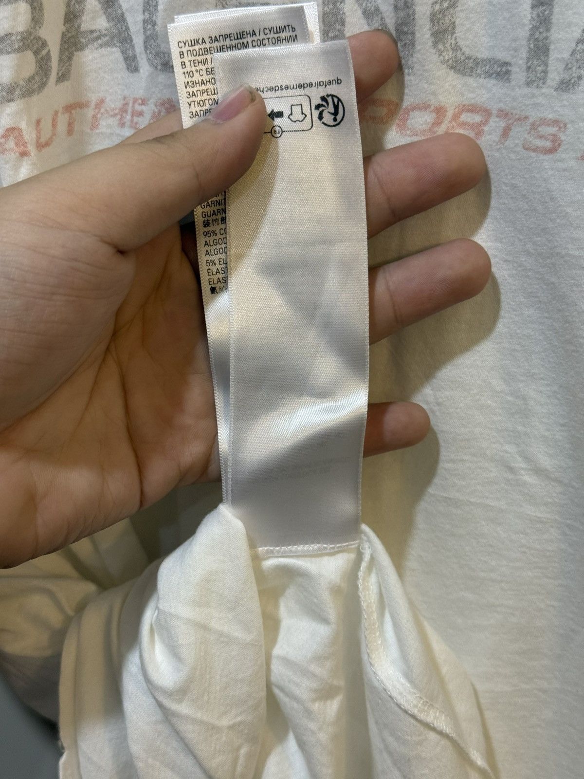Balenciaga Balenciaga Distressed Surfing Tee Size US L / EU 52-54 / 3 - 12 Thumbnail