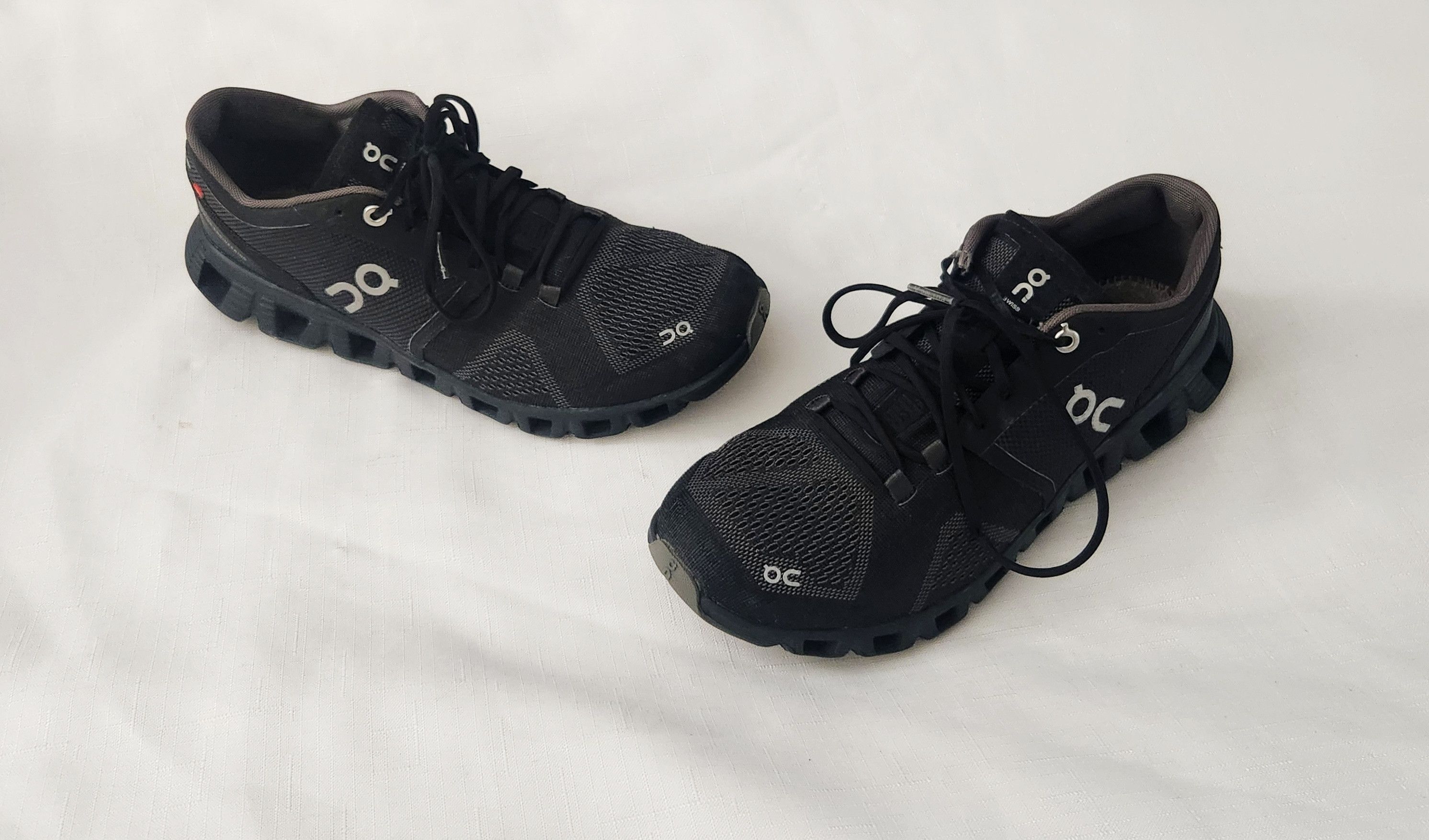 ON Running Cloud Swiss Engineering Shoes Black SZ