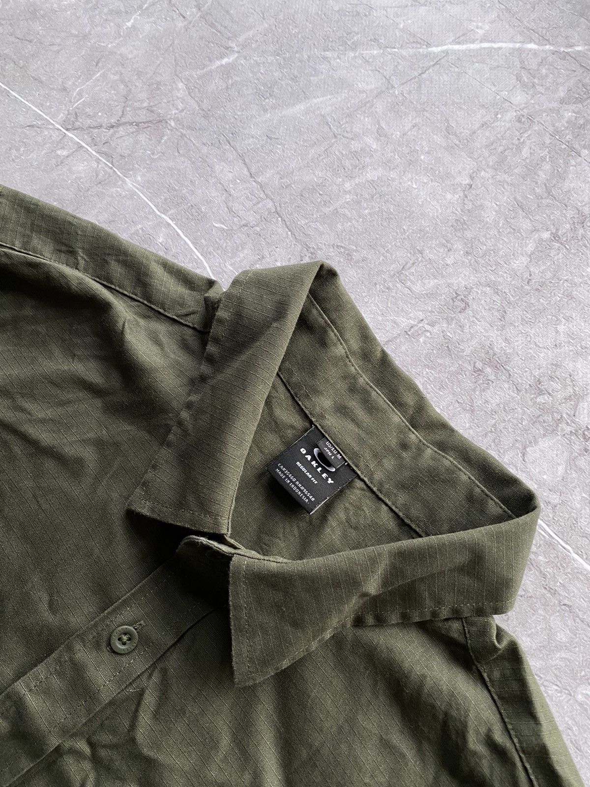 Oakley Basic Oakley INC Regular Fit Button Up Shirt Long Sleeve Size US M / EU 48-50 / 2 - 4 Thumbnail