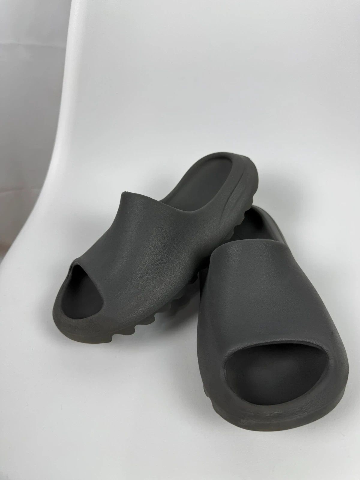 Yeezy Yeezy Rubber Slides size 38 Size US 10 / IT 40 - 7 Thumbnail